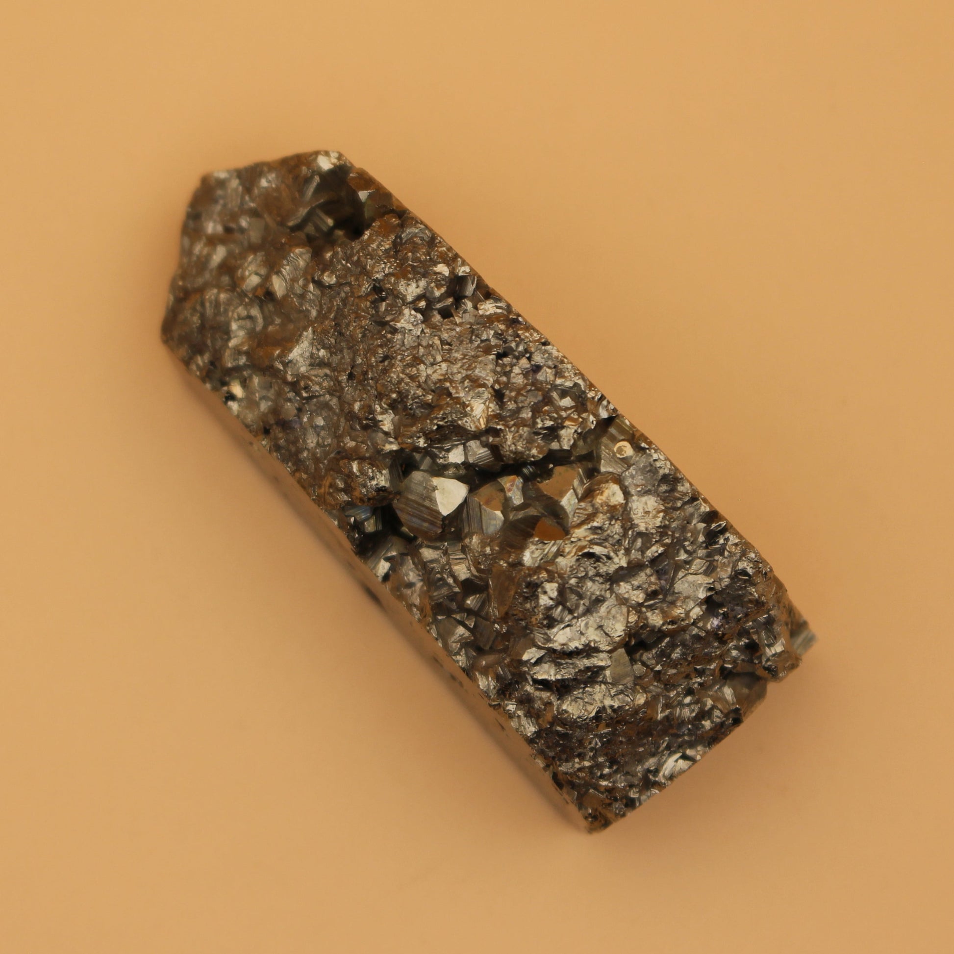 Pyrit Druzy Turm – Schutz, Fülle & energetischer Glanz