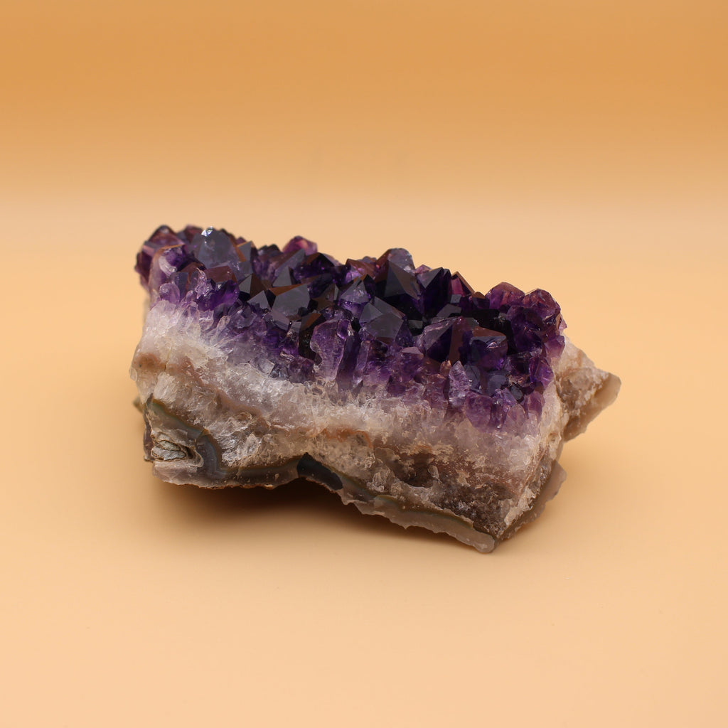 Amethyst-Cluster aus Uruguay – Naturkristall für Ruhe & spirituelle Tiefe