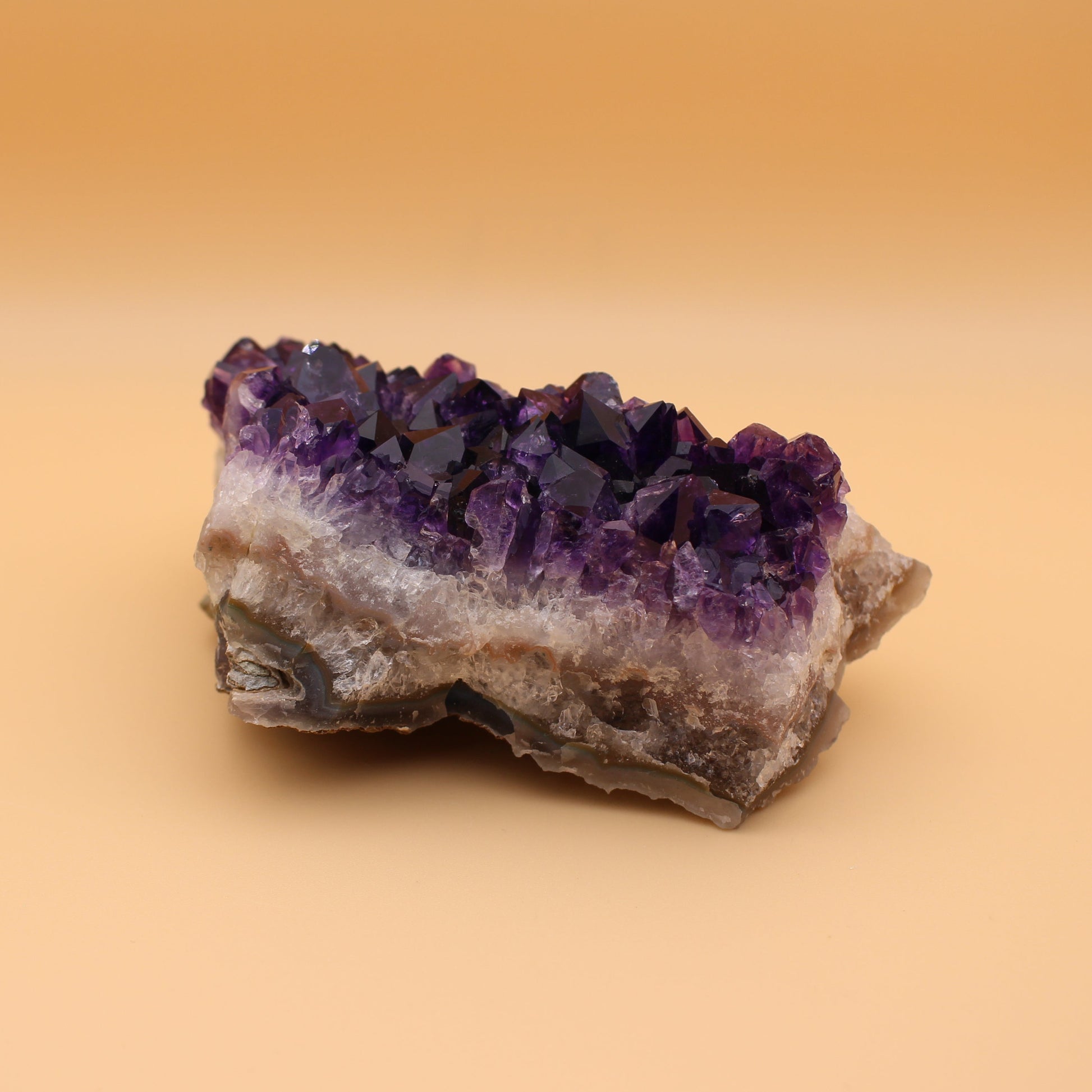 Amethyst-Cluster aus Uruguay – Naturkristall für Ruhe & spirituelle Tiefe