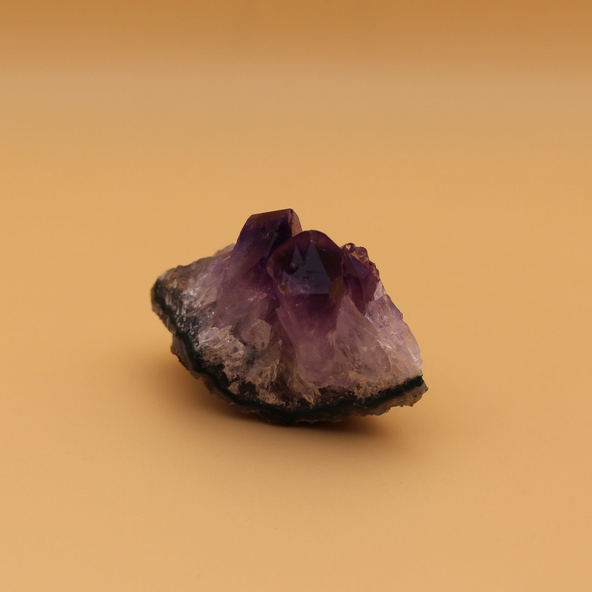 Amethyst-Cluster aus Uruguay – Naturkristall für Ruhe & spirituelle Tiefe
