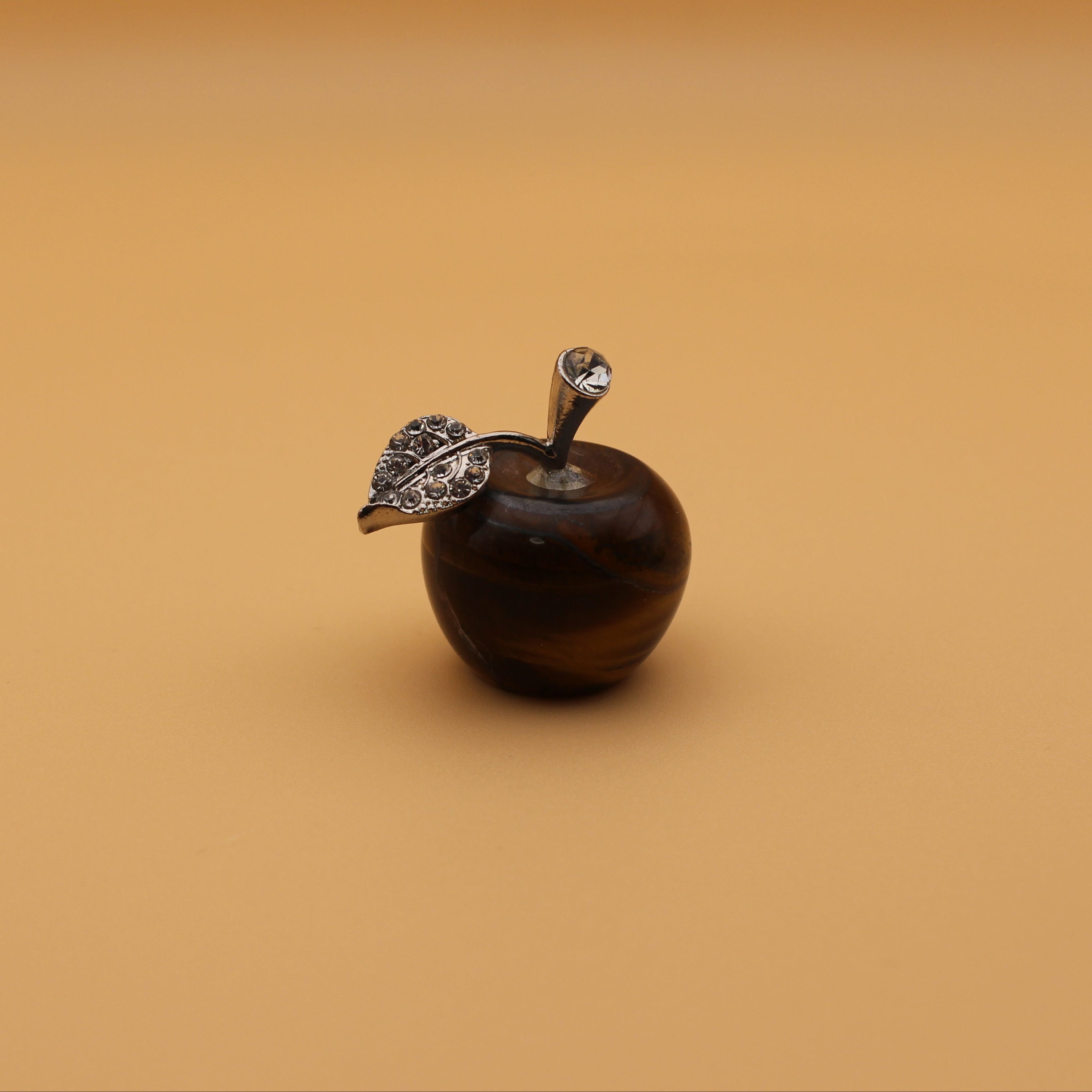 Sfera di Rubino-Zoisite – Armonia di Passione e Radicamento