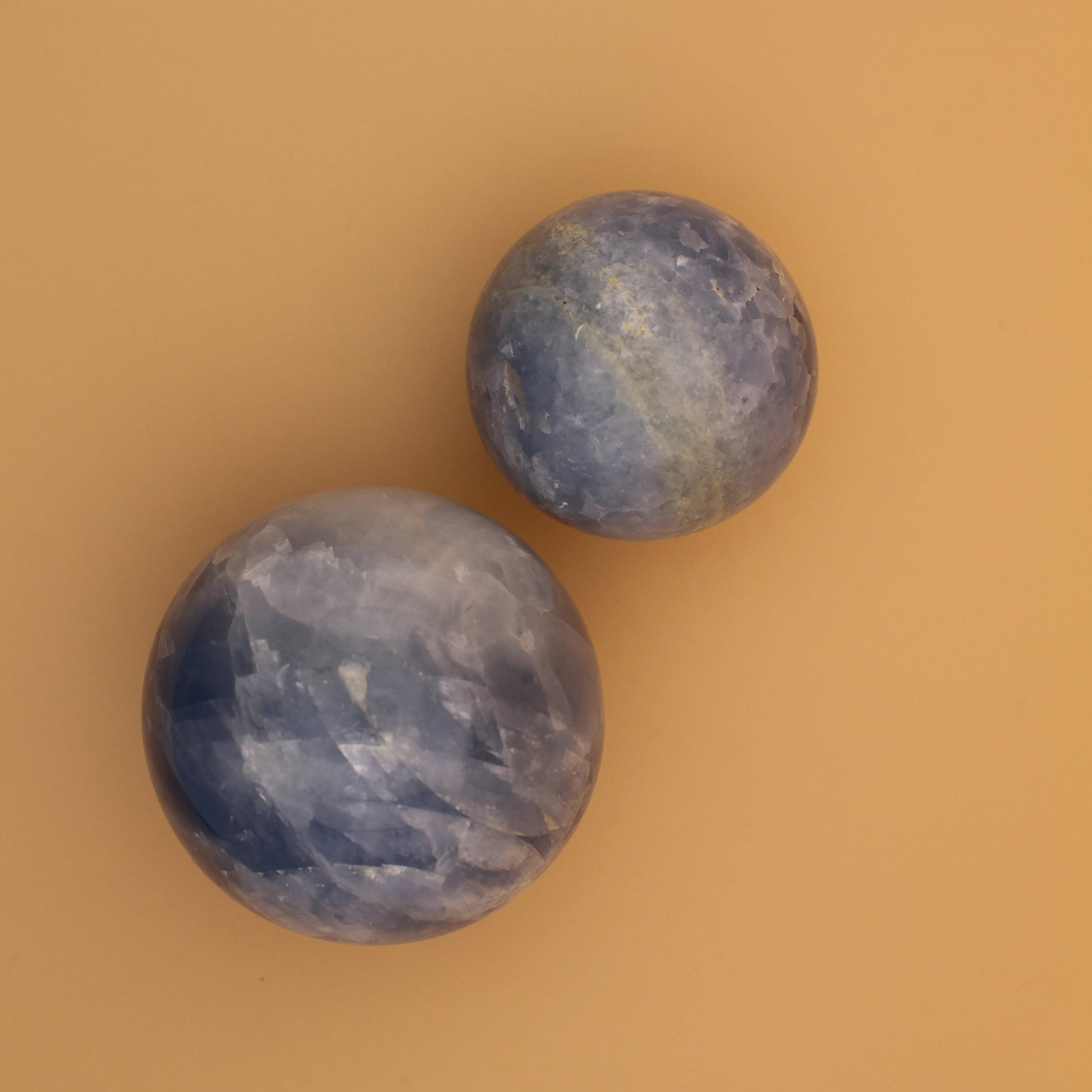 Blue Calcite Kugel – Sanfte Klarheit & innere Balance