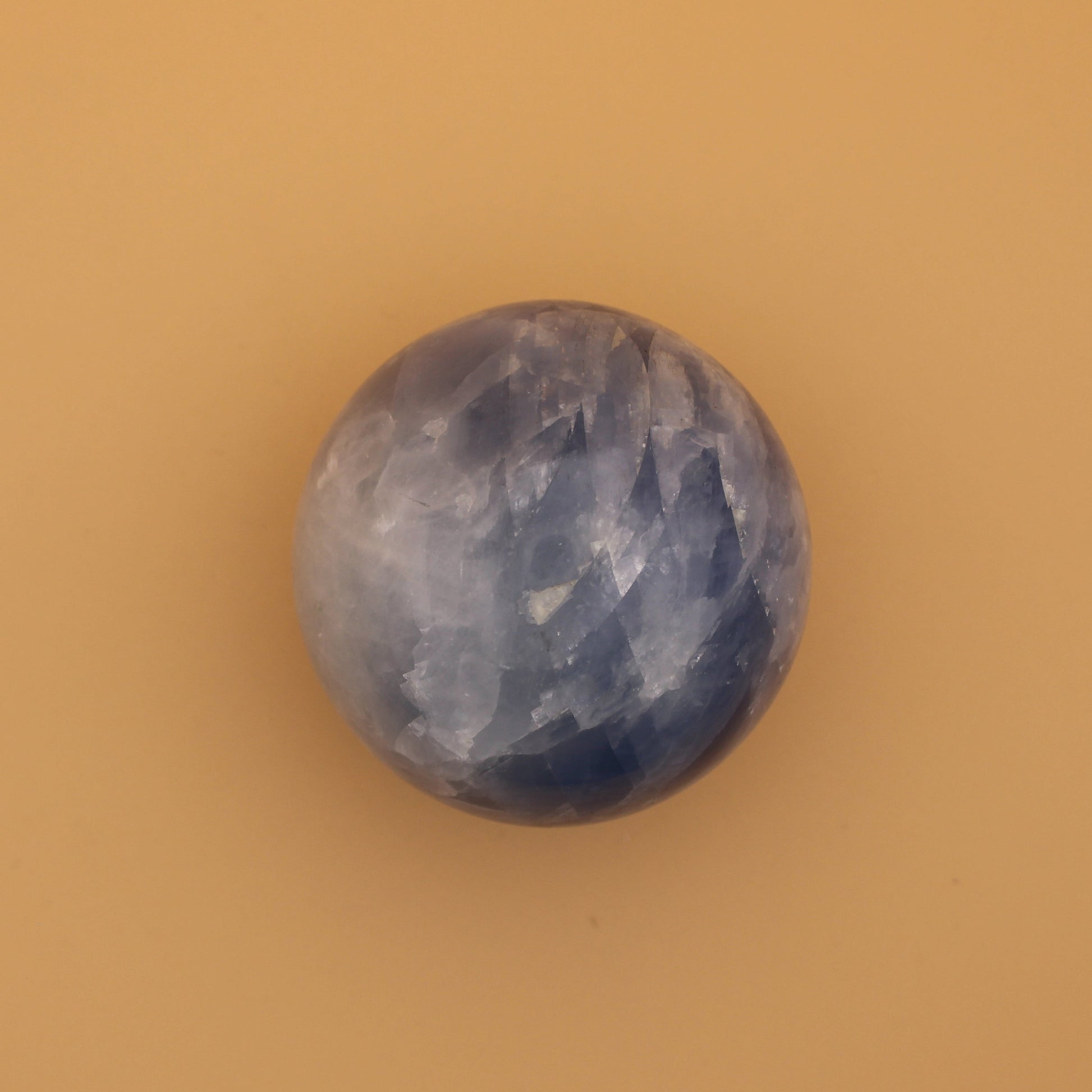 Blue Calcite Kugel – Sanfte Klarheit & innere Balance