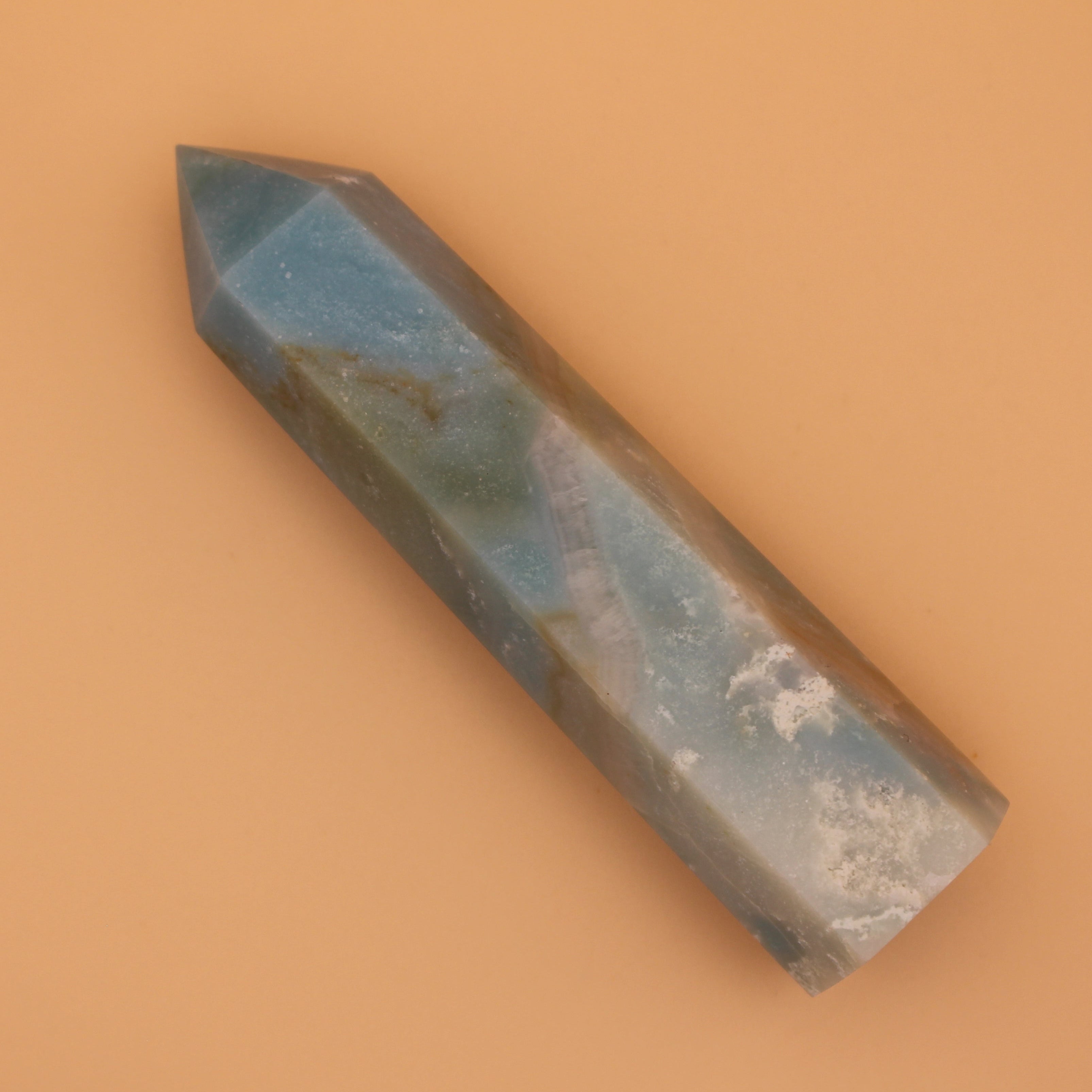 Sfera di Fluorite Anguria – Armonia, Chiarezza ed Equilibrio Energetico