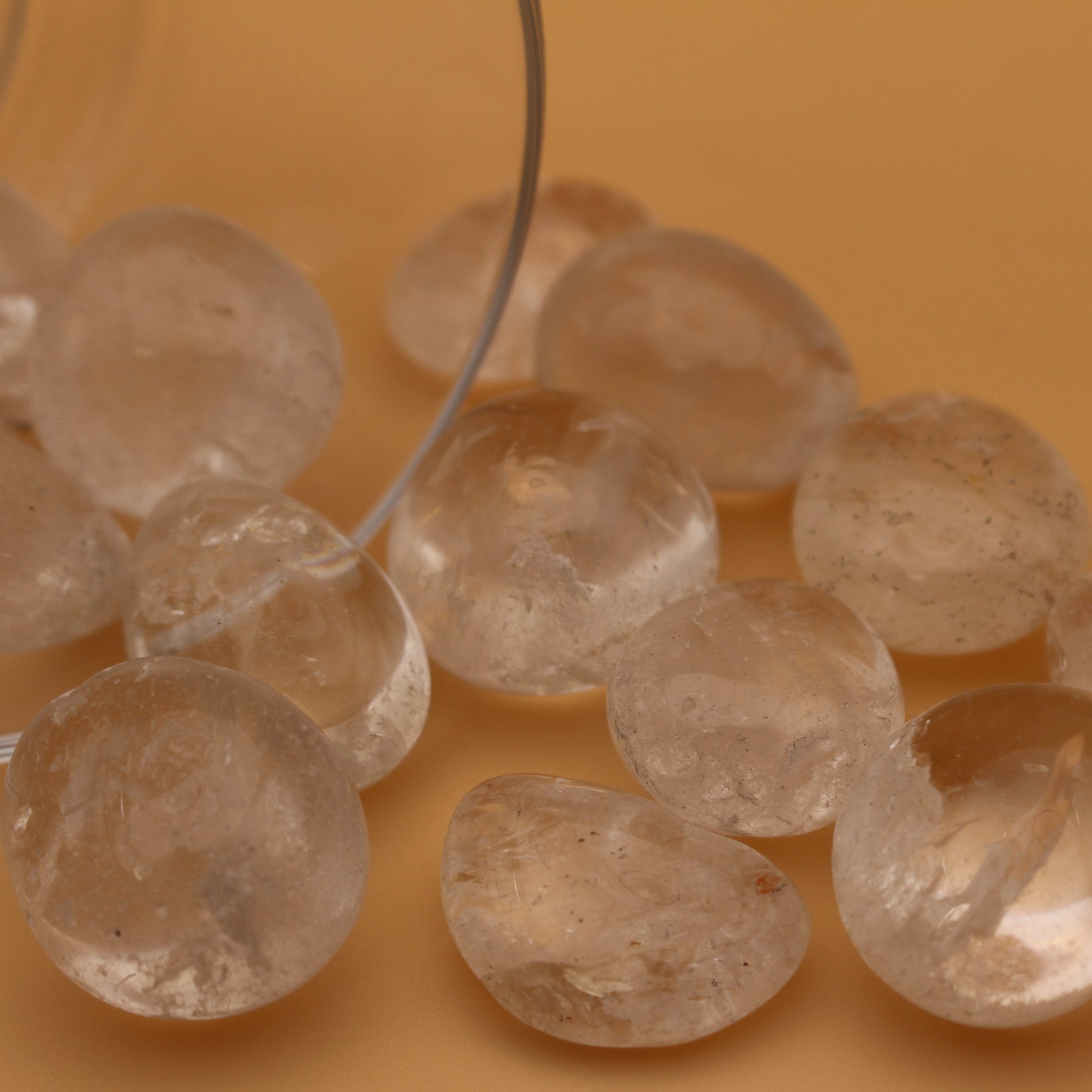 Clear Quartz Trommelstein – Meisterkristall für Klarheit & Energieverstärkung