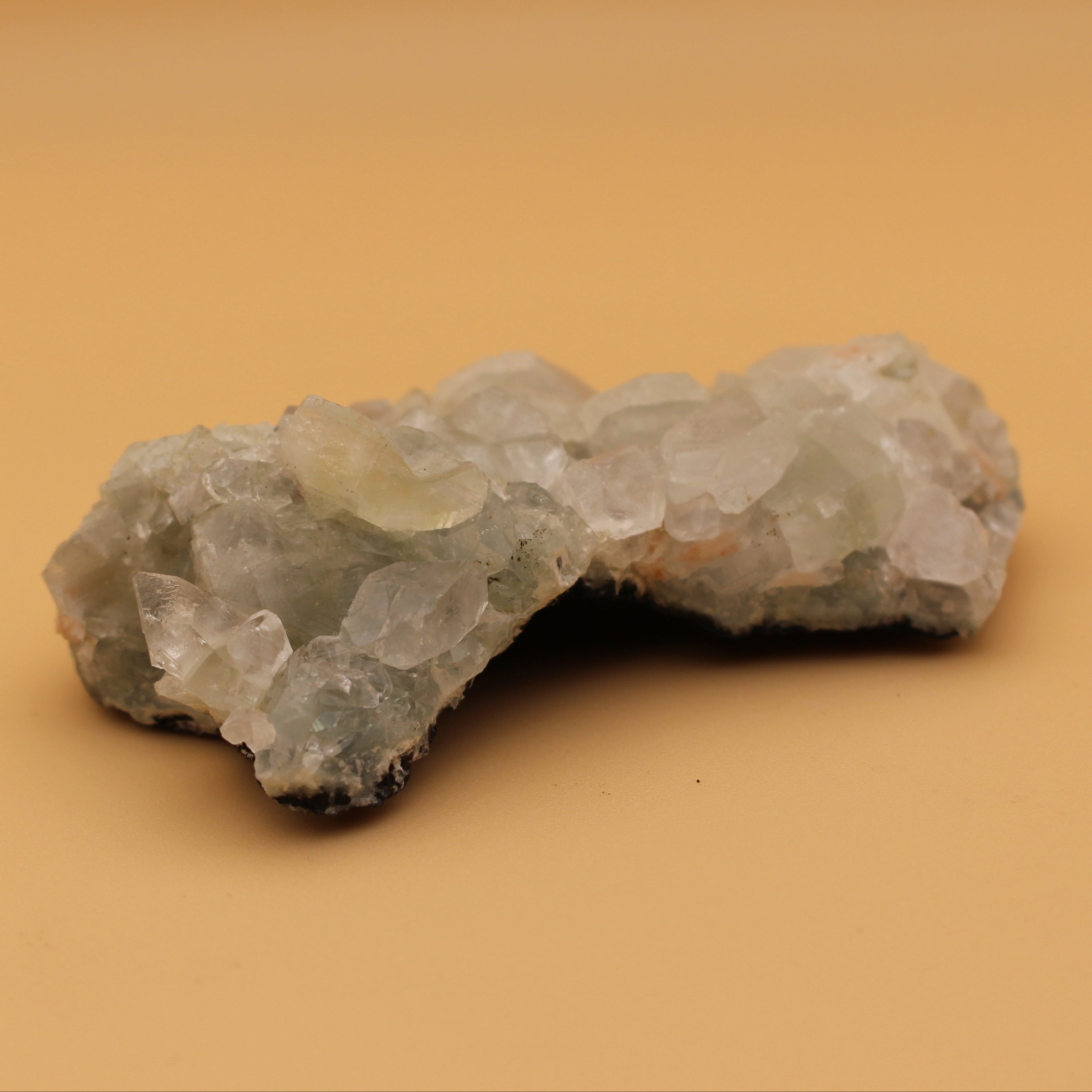Torre di Fluorite – Pietra del Potere per Chiarezza e Armonia