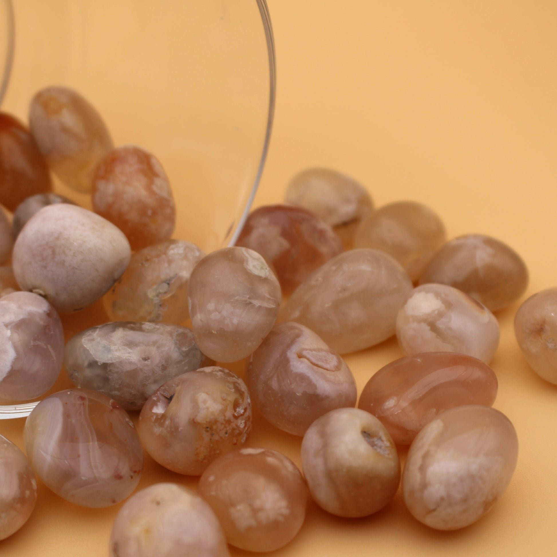 Flower Agate Trommelstein – Sanfte Energie & florale Schönheit