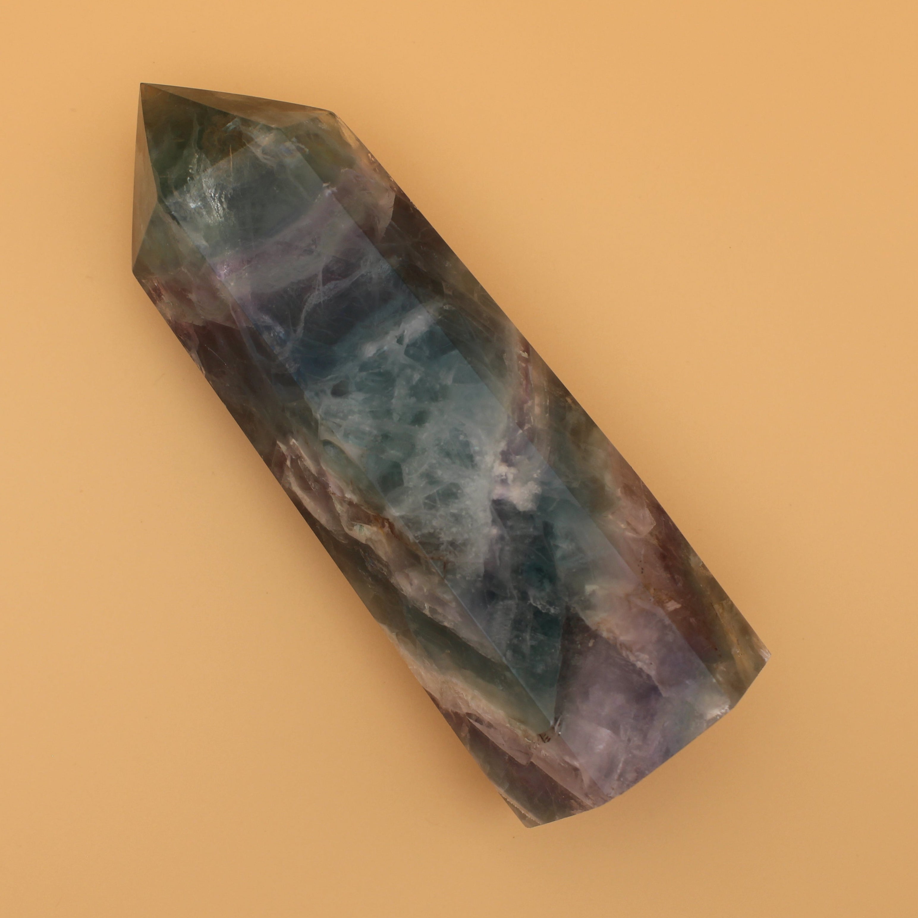 Torre di Fluorite – Bellezza naturale e chiarezza energetica