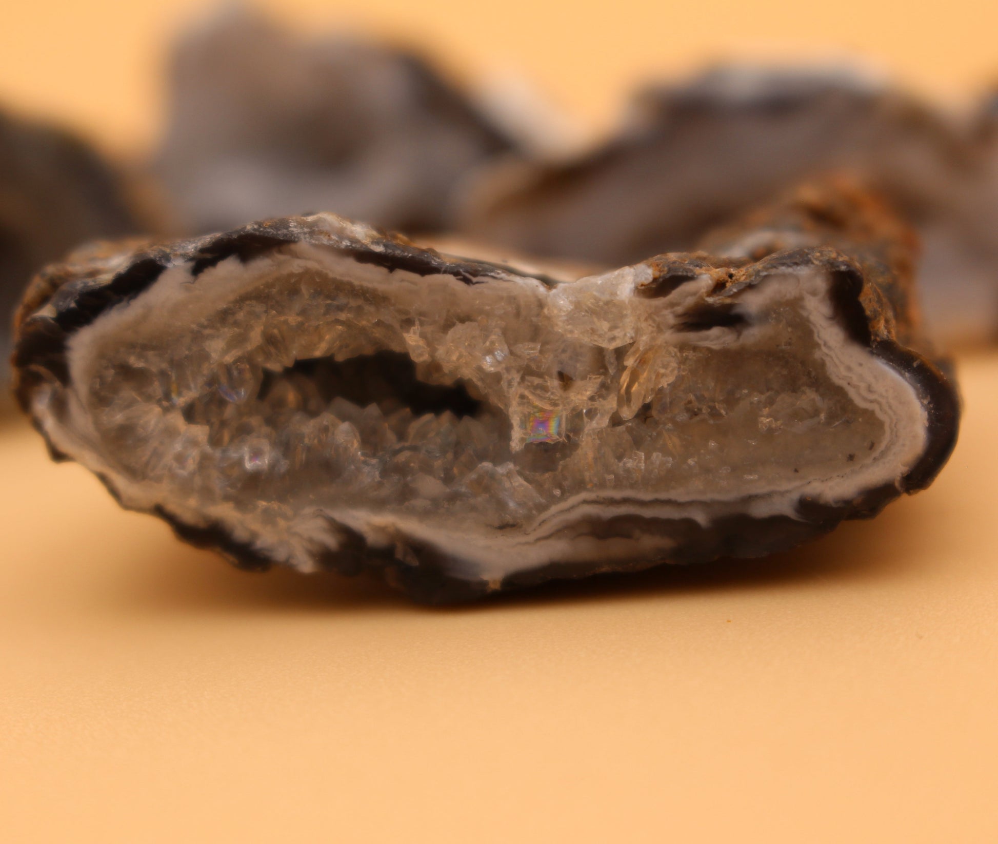Glücksgeode natur klein – Natürliche Schönheit & positive Energie