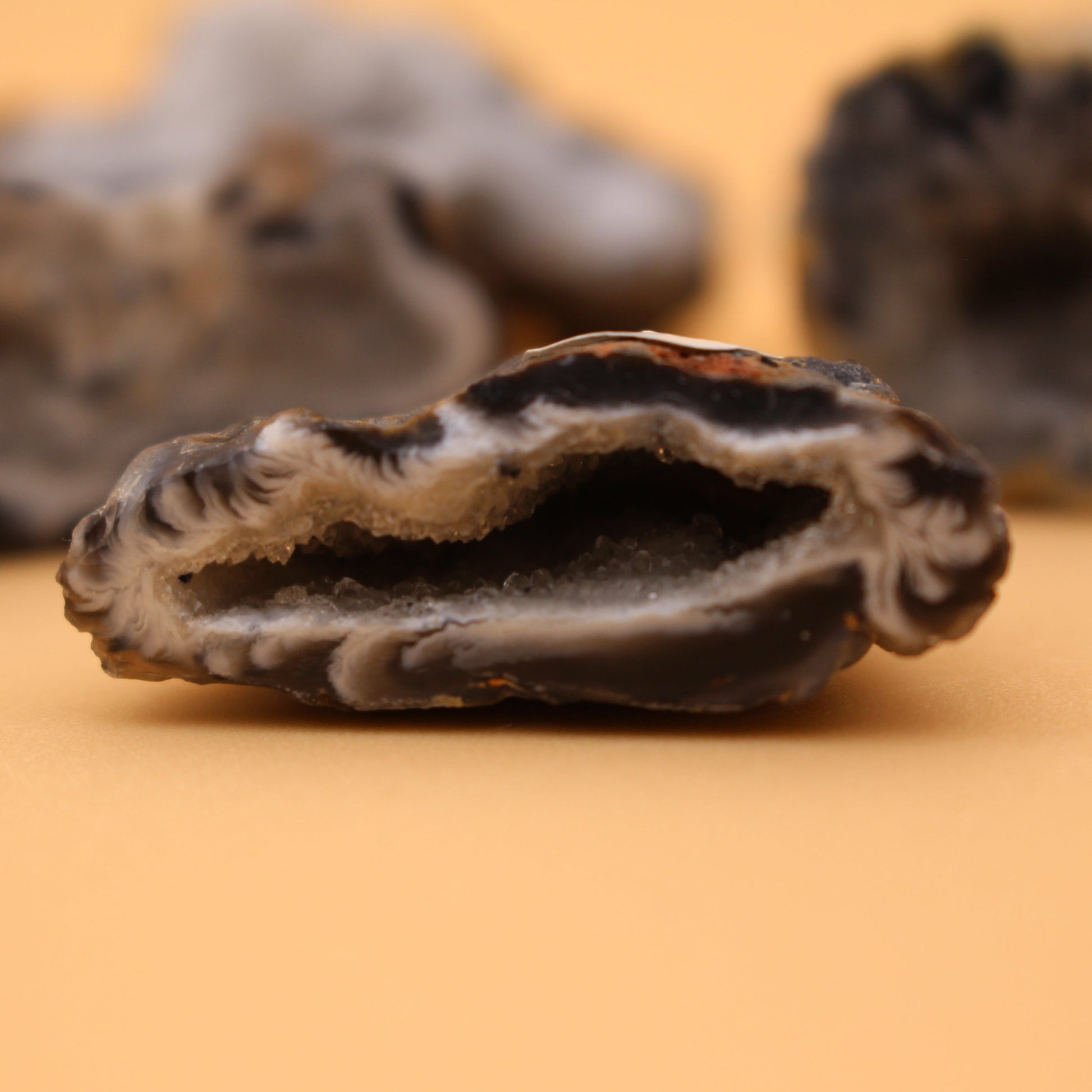 Glücksgeode natur klein – Natürliche Schönheit & positive Energie