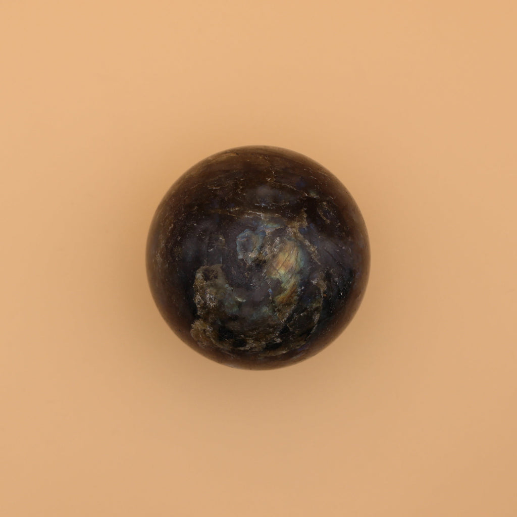 Sfera di labradorite – Pietra mistica protettiva per l'intuizione e la trasformazione