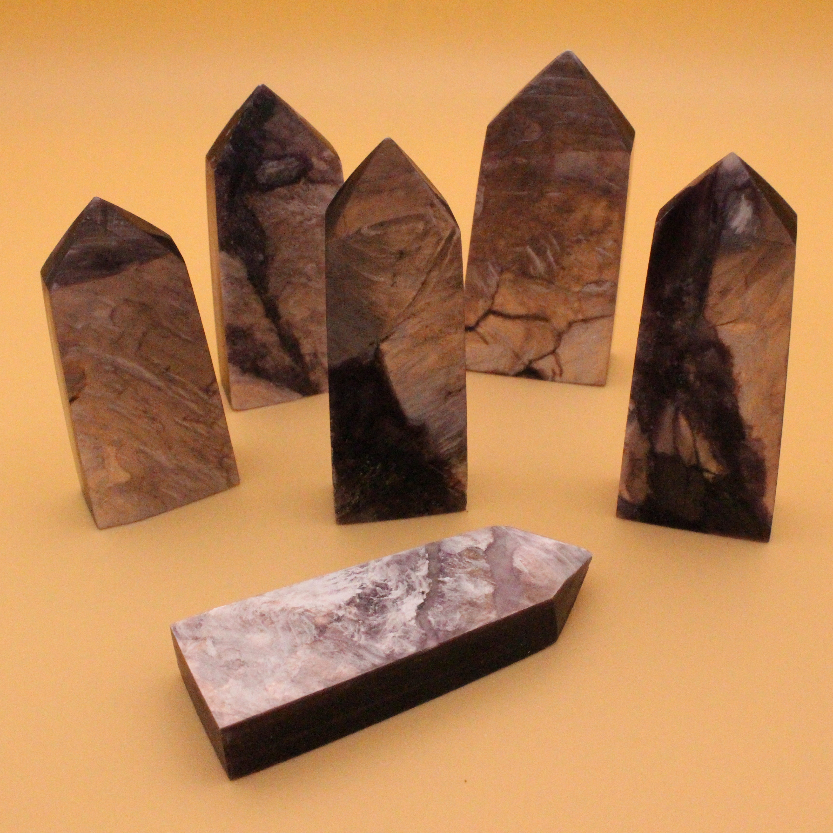 Sfera di Fluorite Anguria – Armonia, Chiarezza ed Equilibrio Energetico