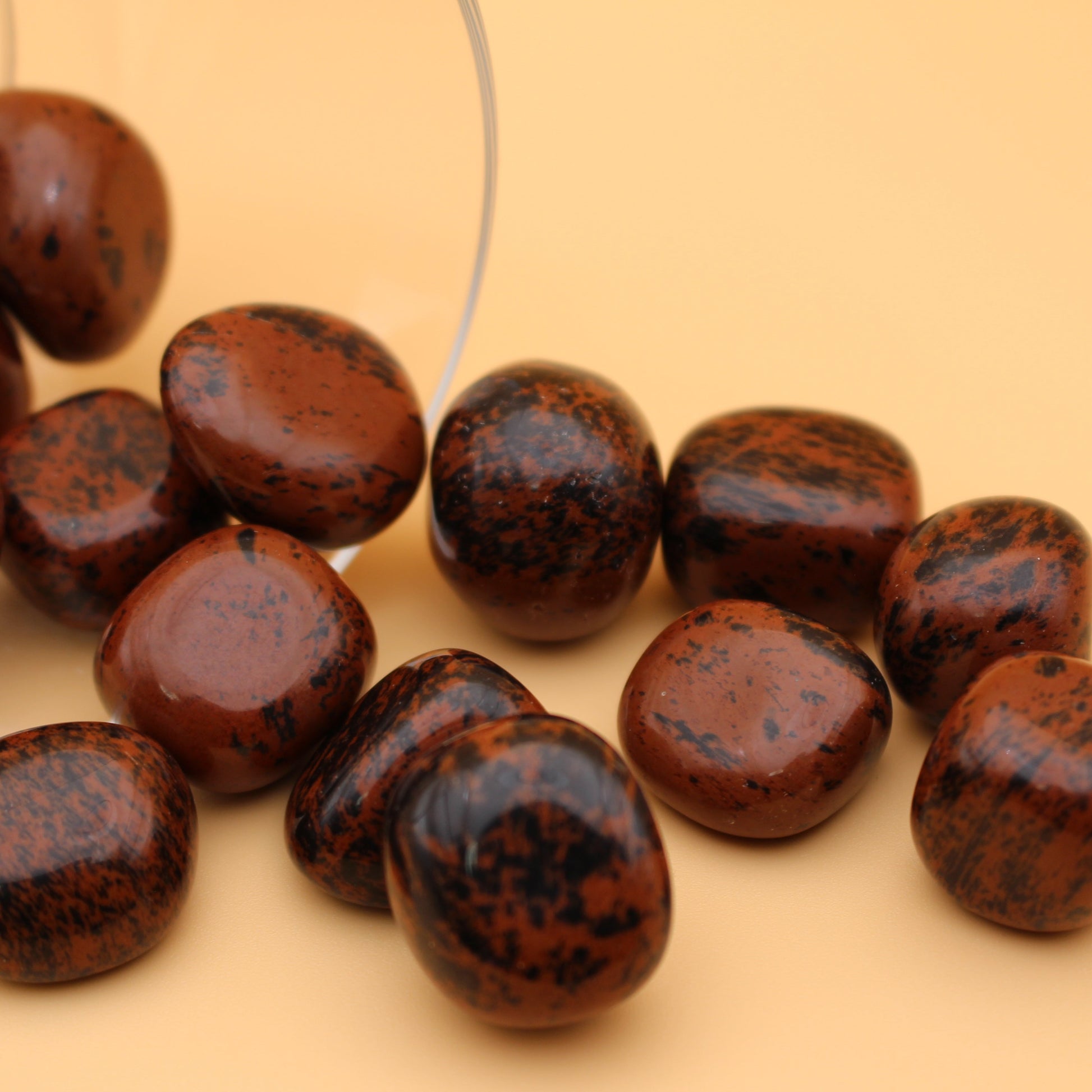 Mahagoni Obsidian Trommelstein – Erdung, Schutz & innere Stärke