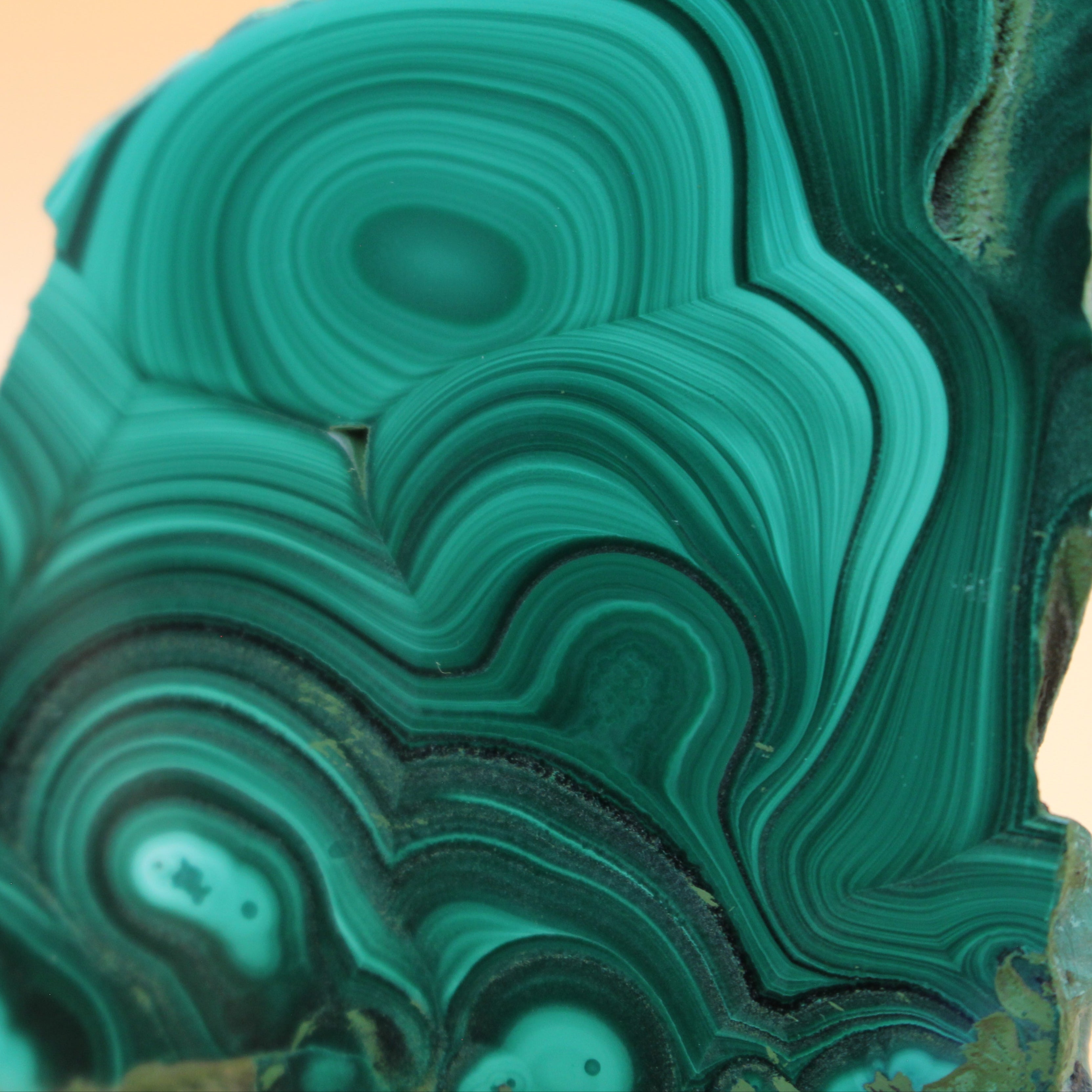 Torre di Fluorite – Pietra del Potere per Chiarezza e Armonia