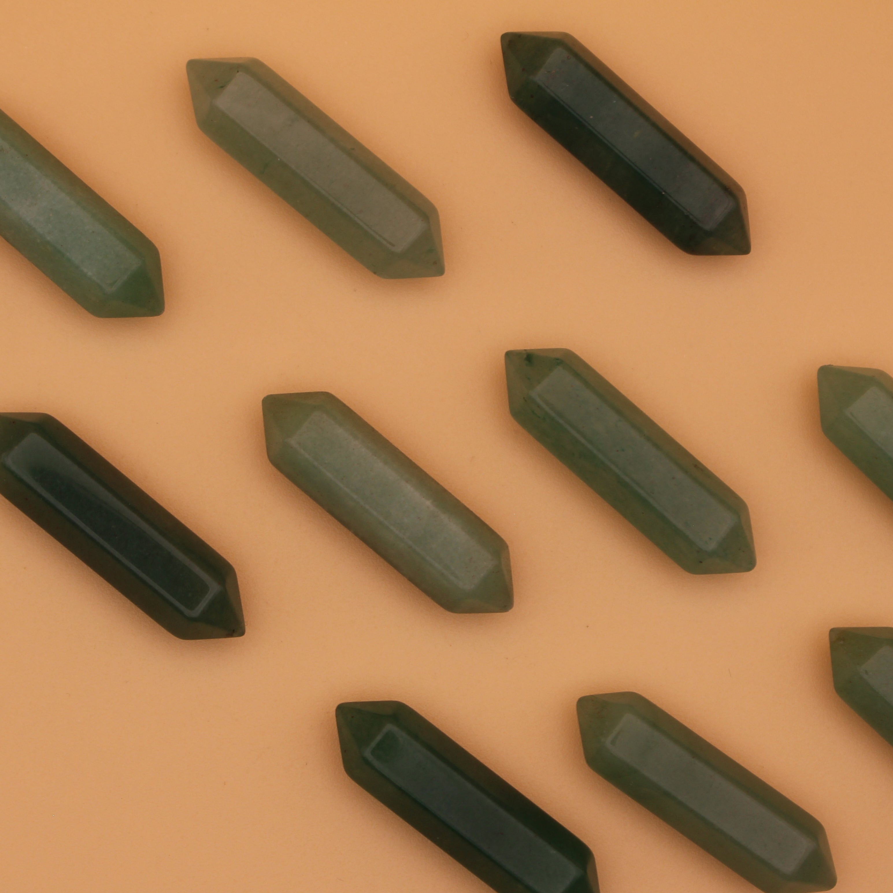 Sfera di Rubino-Zoisite – Armonia di Passione e Radicamento