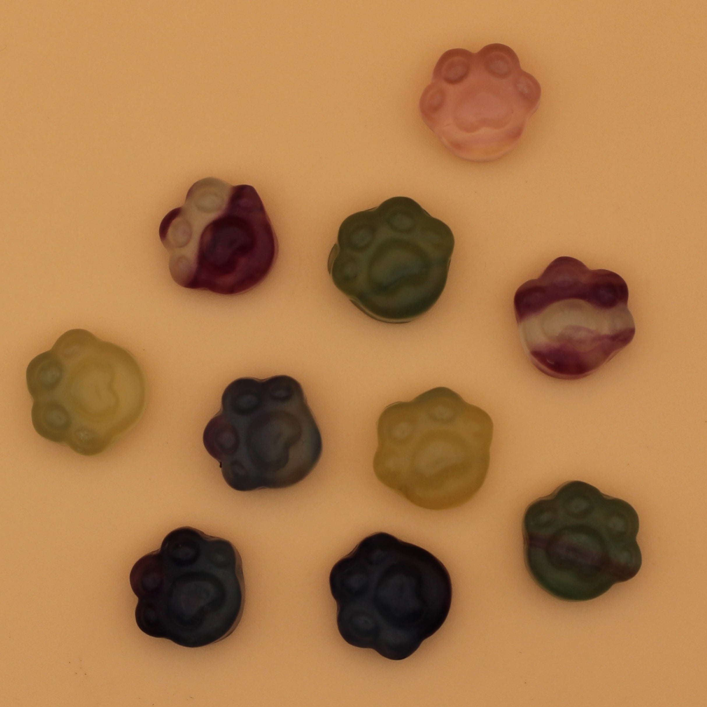 Mini zampa di gatto in fluorite – Arte di cristallo colorata per collezionismo e lavoro energetico