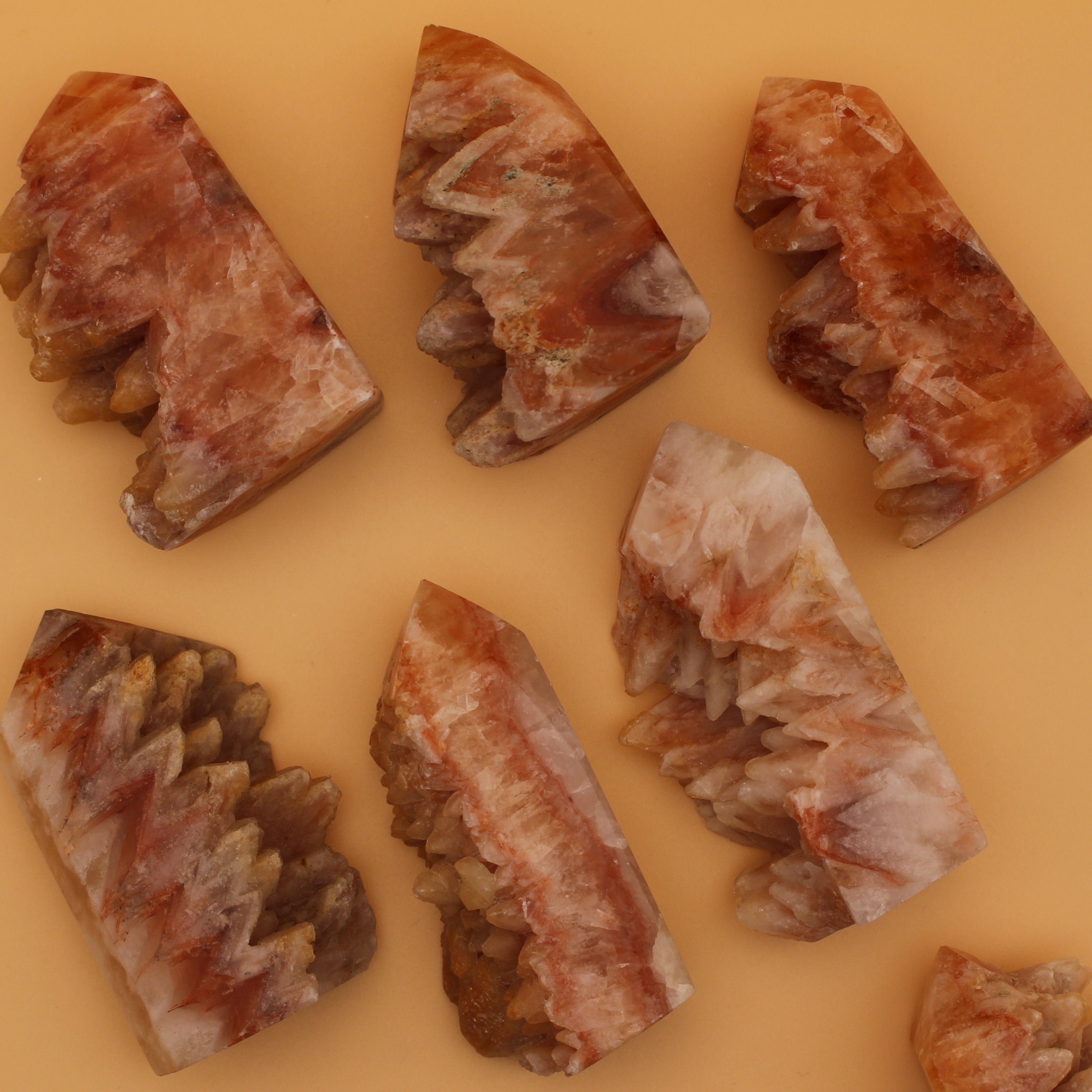 Torre di calcite arancione – Pietra energetica per creatività e gioia di vivere