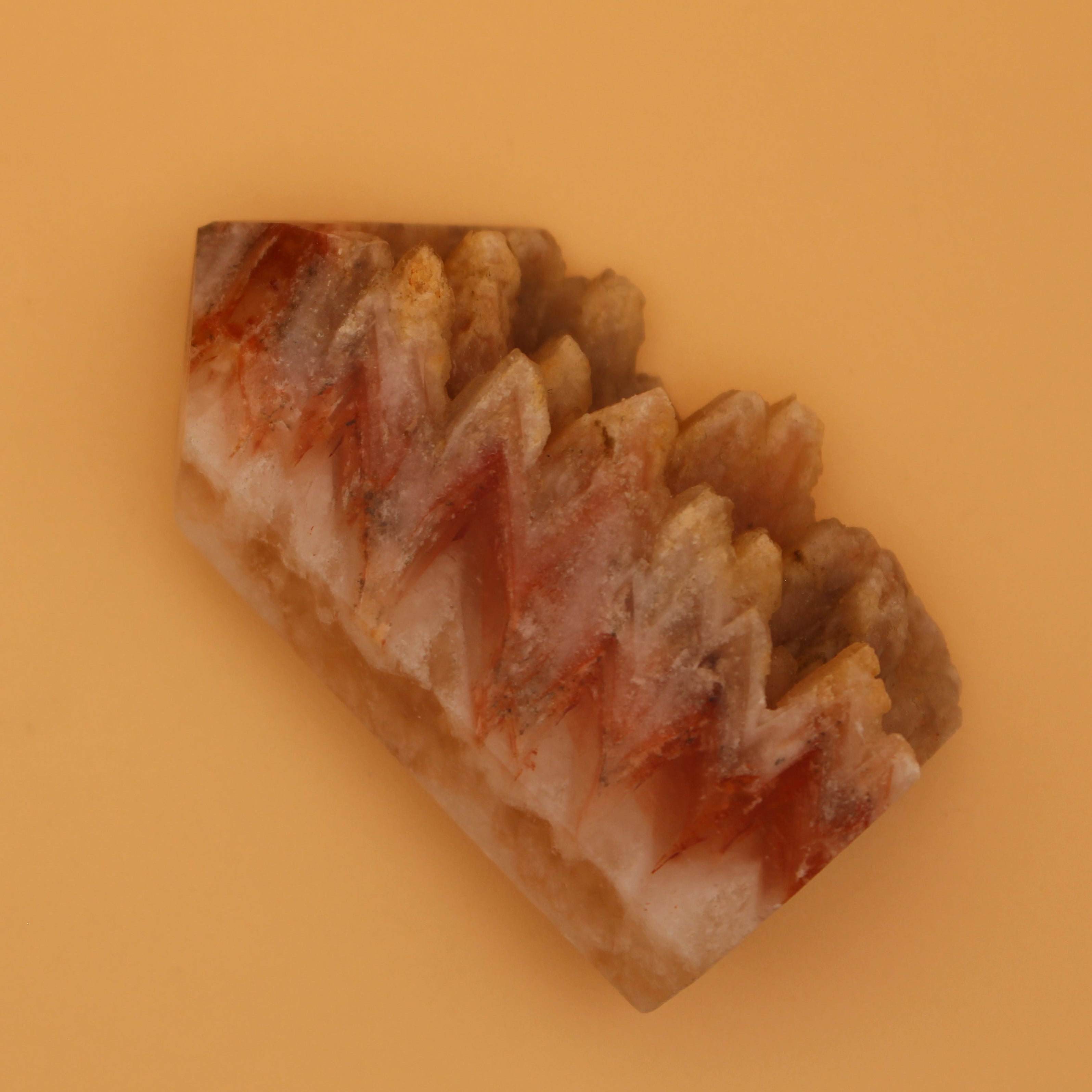 Torre di calcite arancione – Pietra energetica per creatività e gioia di vivere