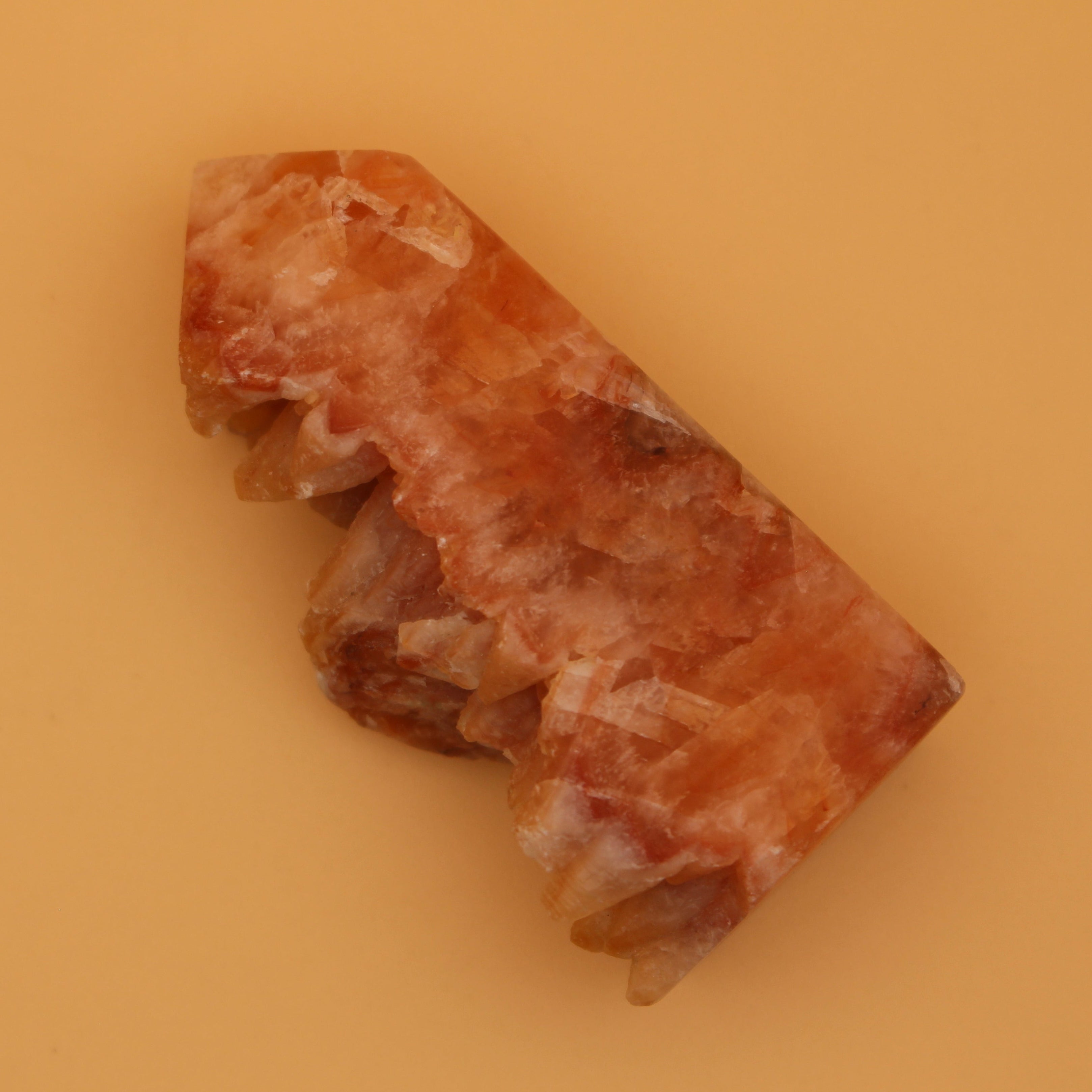 Torre di calcite arancione – Pietra energetica per creatività e gioia di vivere