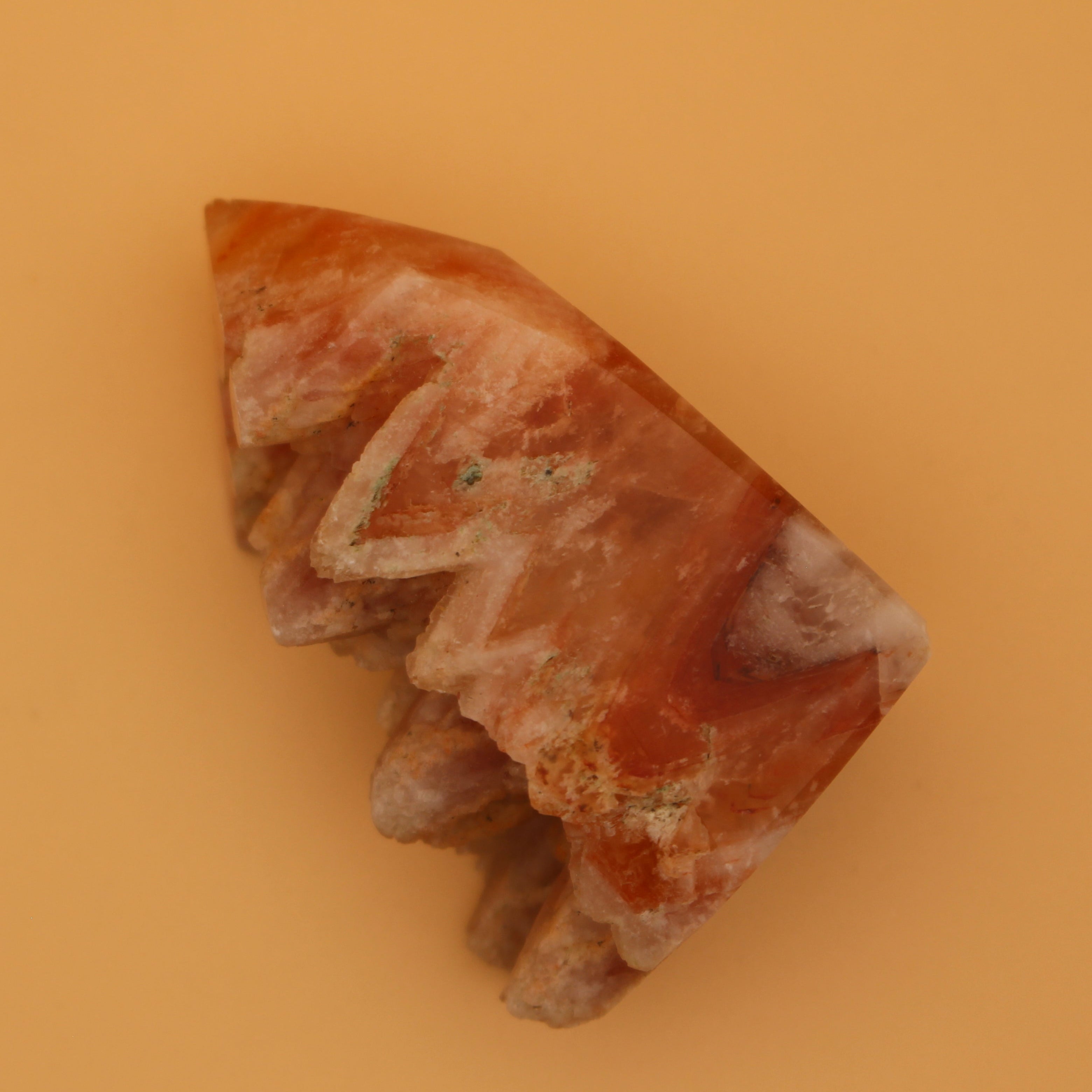 Torre di calcite arancione – Pietra energetica per creatività e gioia di vivere