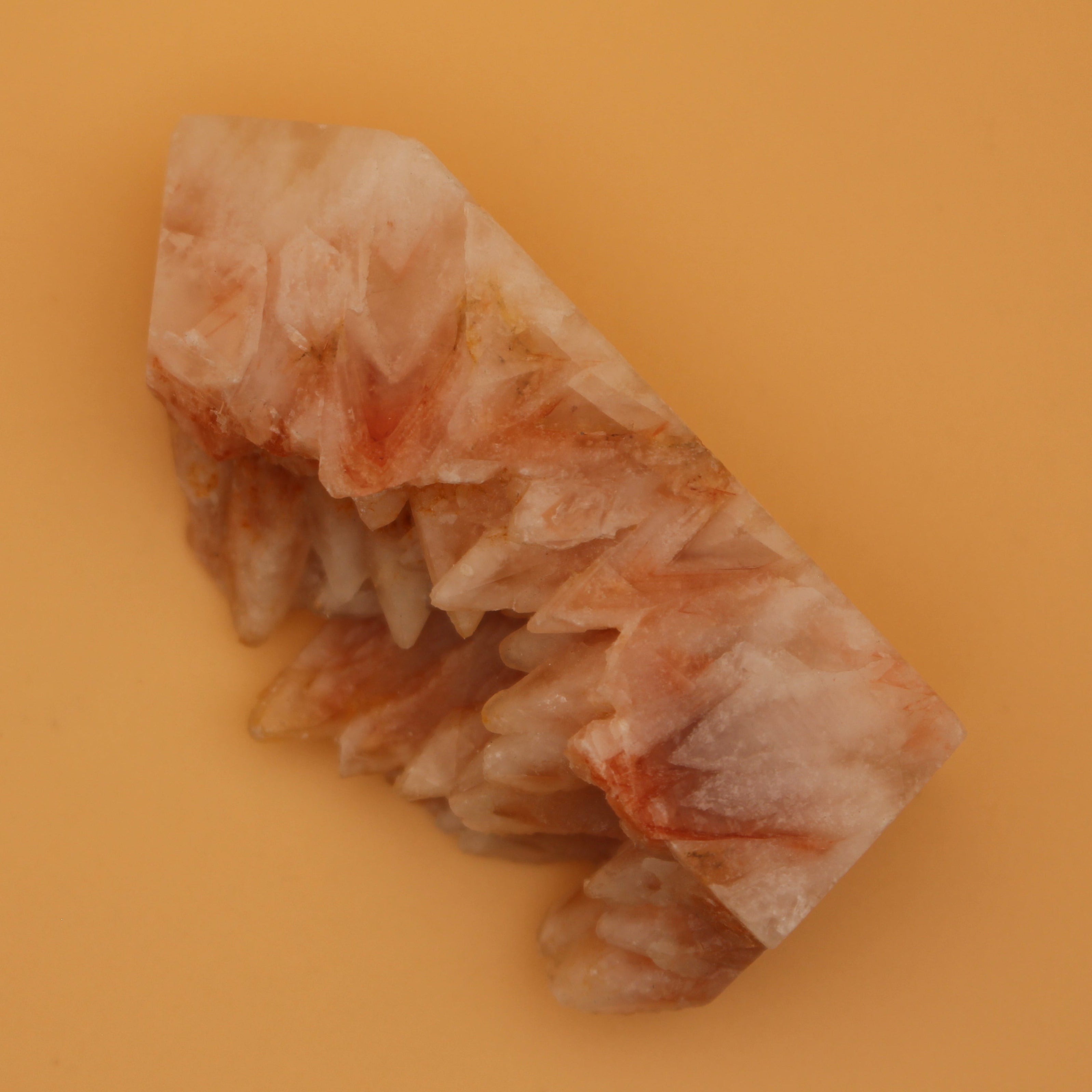 Torre di calcite arancione – Pietra energetica per creatività e gioia di vivere