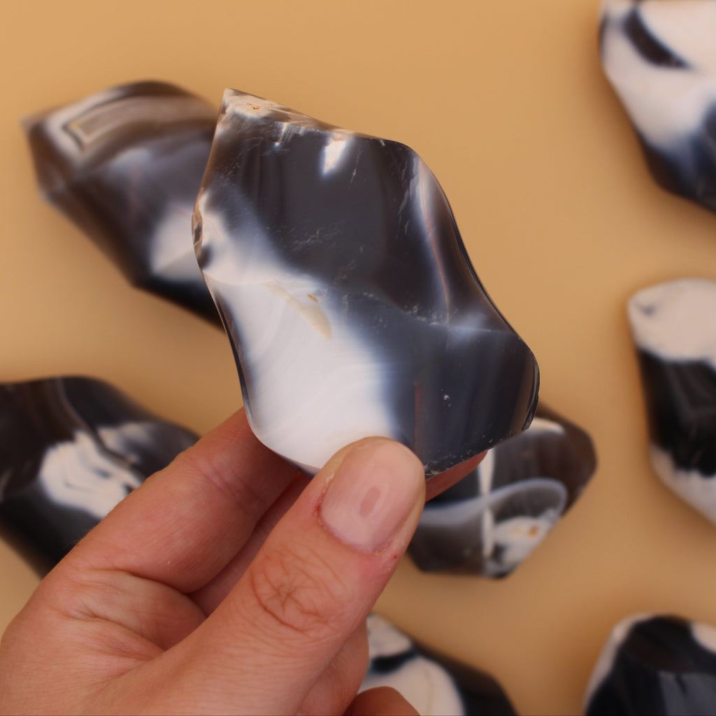 Orca Agate Flame – powerfully shaped flame for clarity &amp; grounding