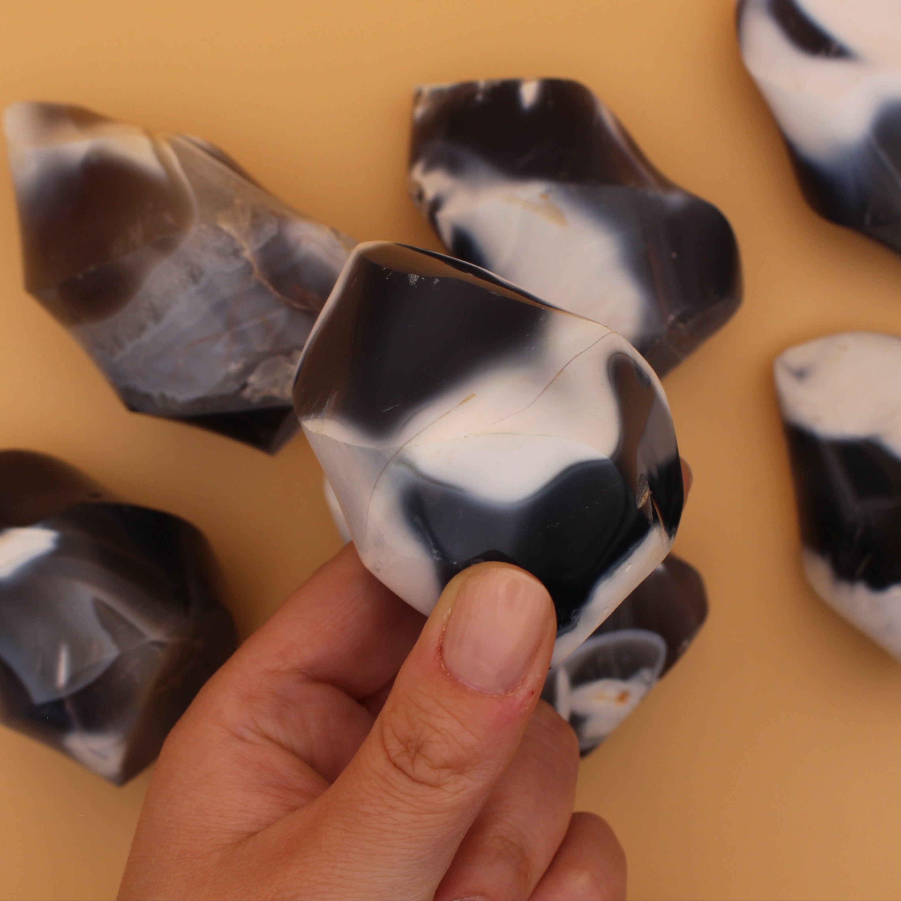 Torre di Fluorite – Pietra del Potere per Chiarezza e Armonia