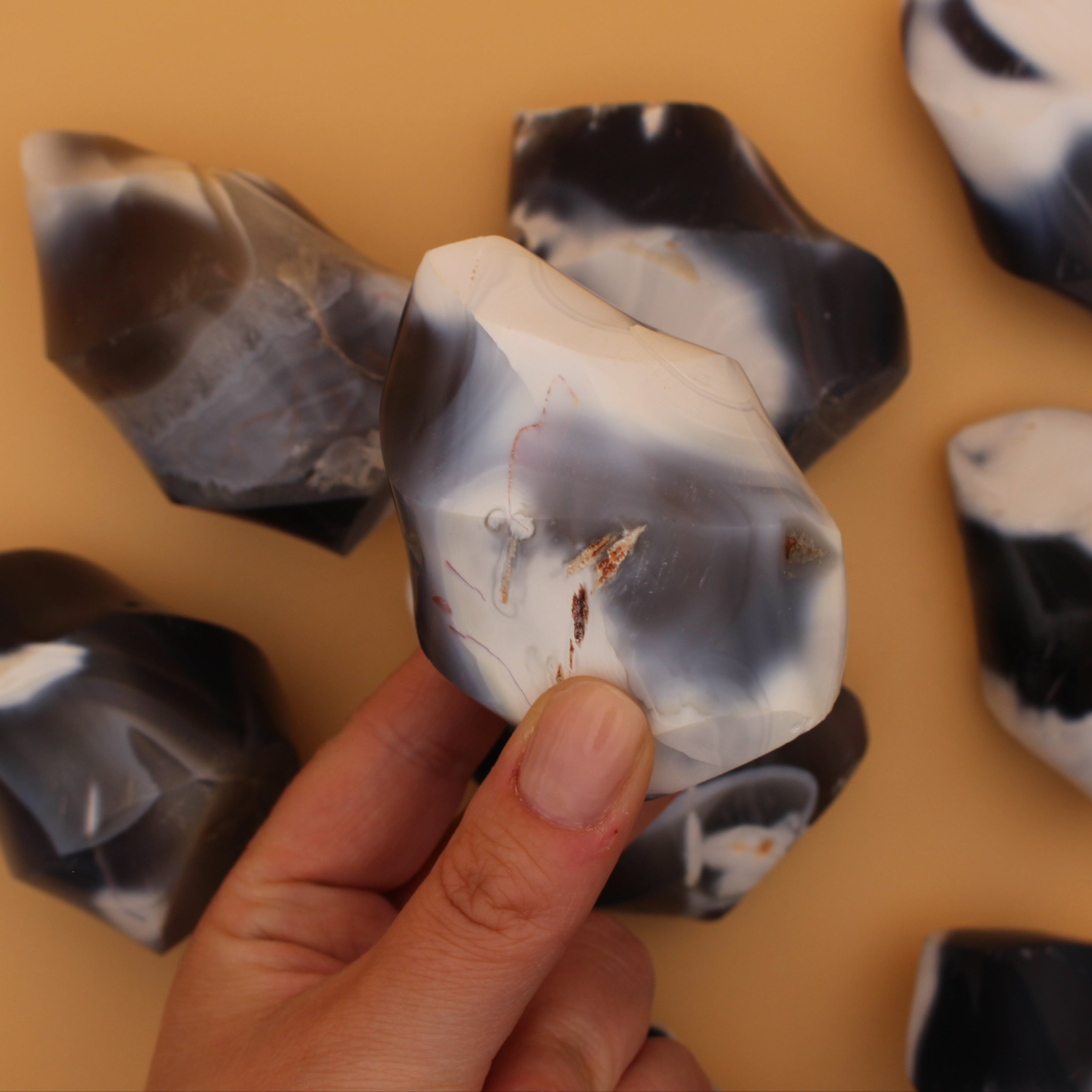 Torre di Fluorite – Pietra del Potere per Chiarezza e Armonia