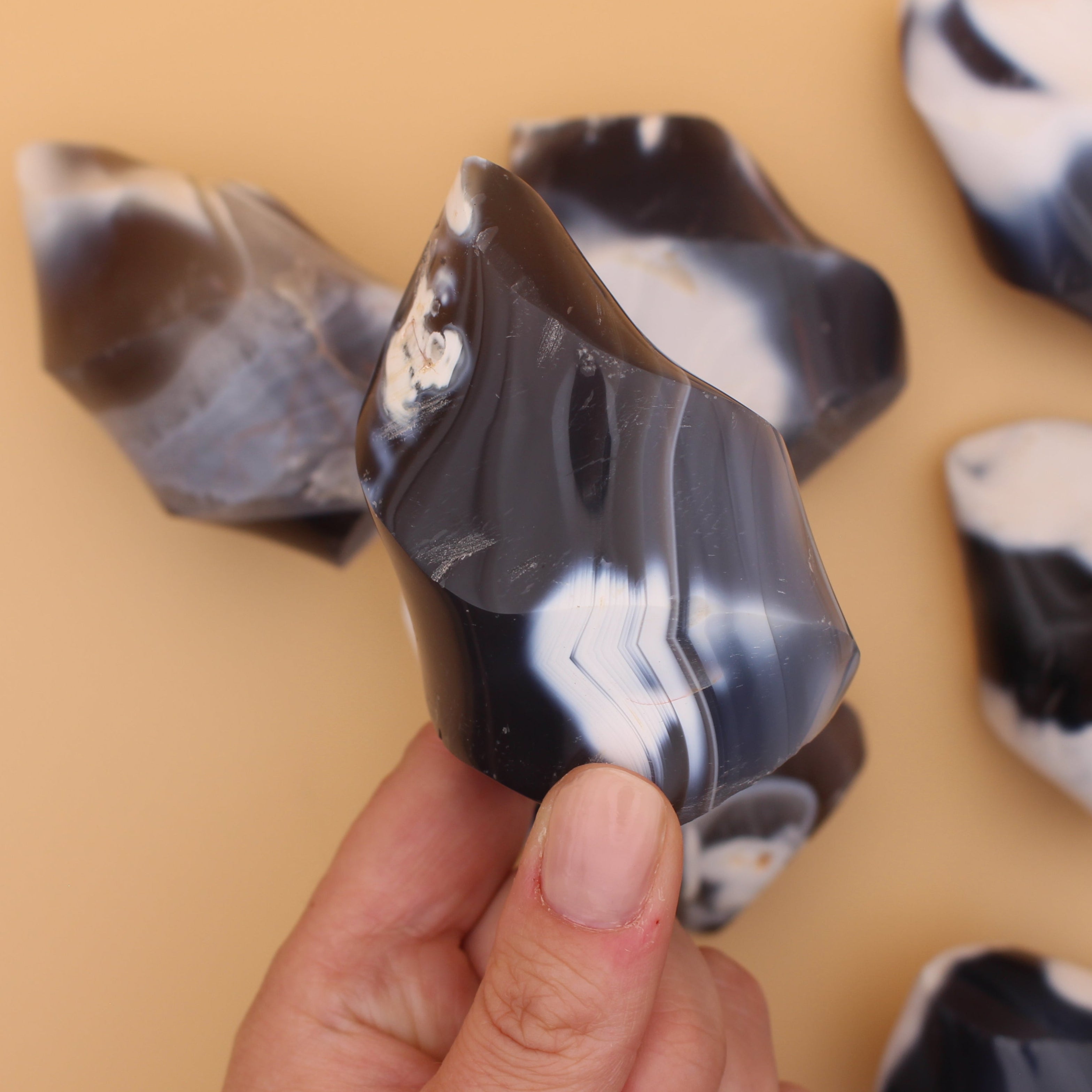 Torre di Fluorite – Pietra del Potere per Chiarezza e Armonia