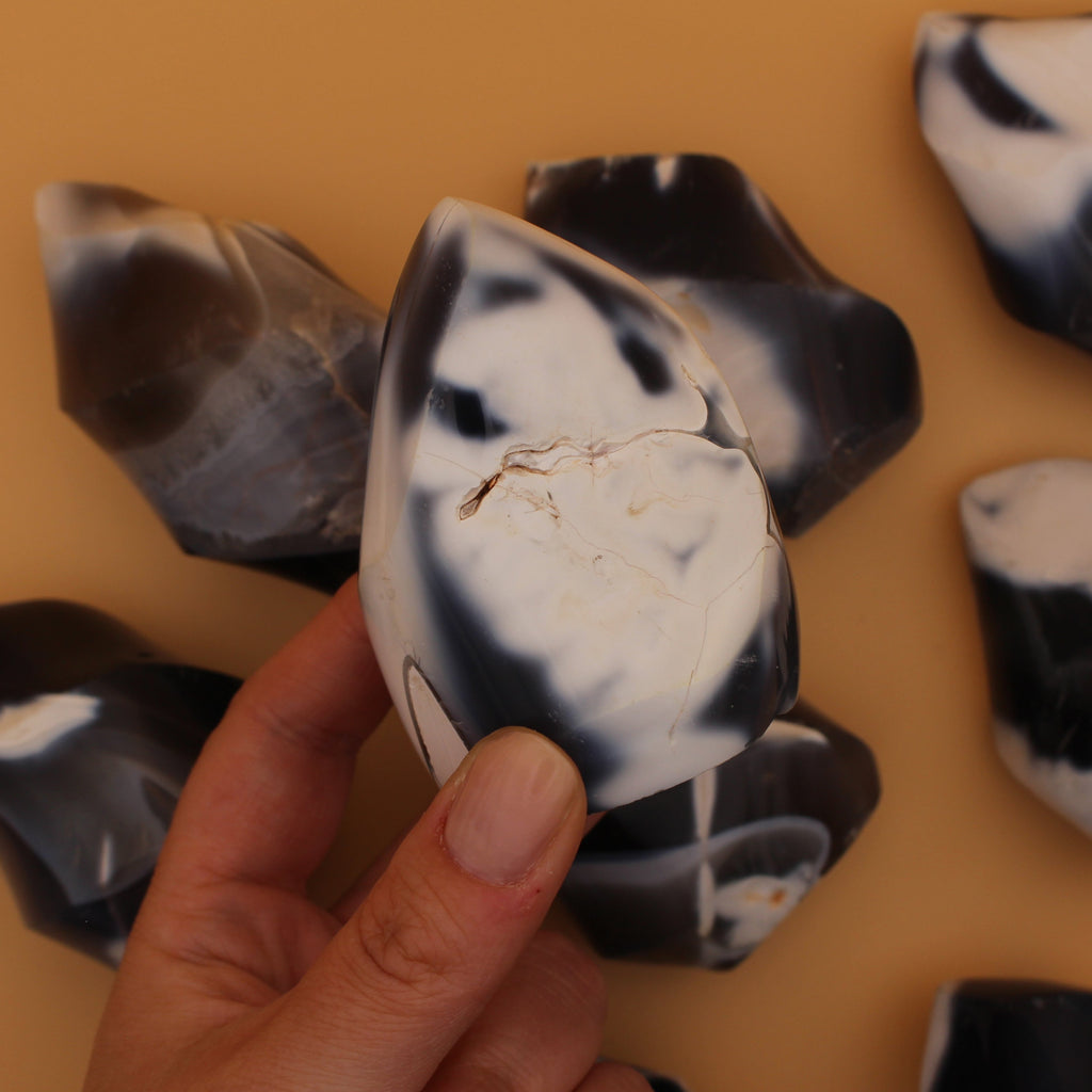 Orca Agate Flame – powerfully shaped flame for clarity &amp; grounding
