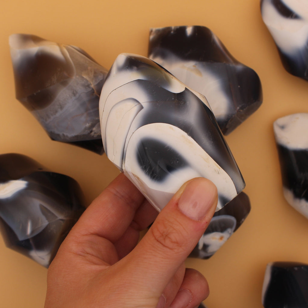 Orca Agate Flame – powerfully shaped flame for clarity &amp; grounding