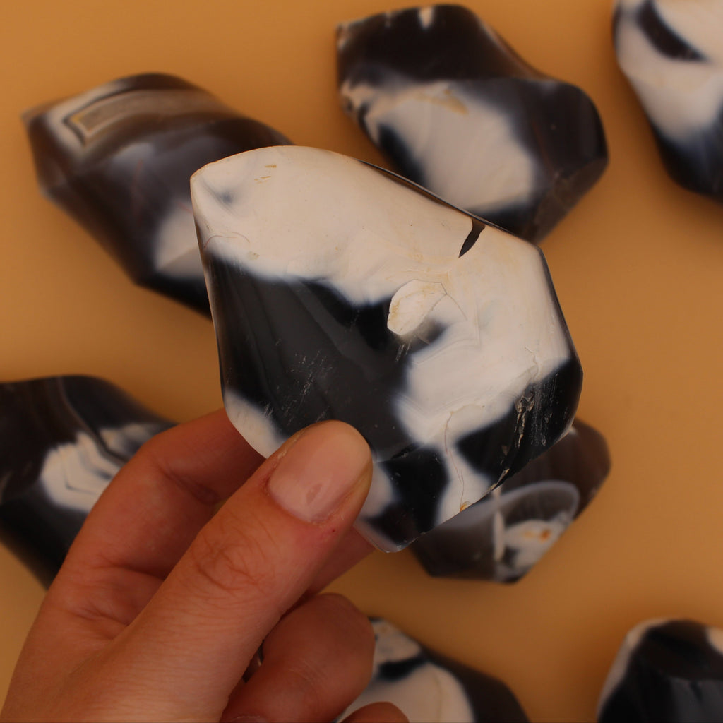 Orca Agate Flame – powerfully shaped flame for clarity &amp; grounding