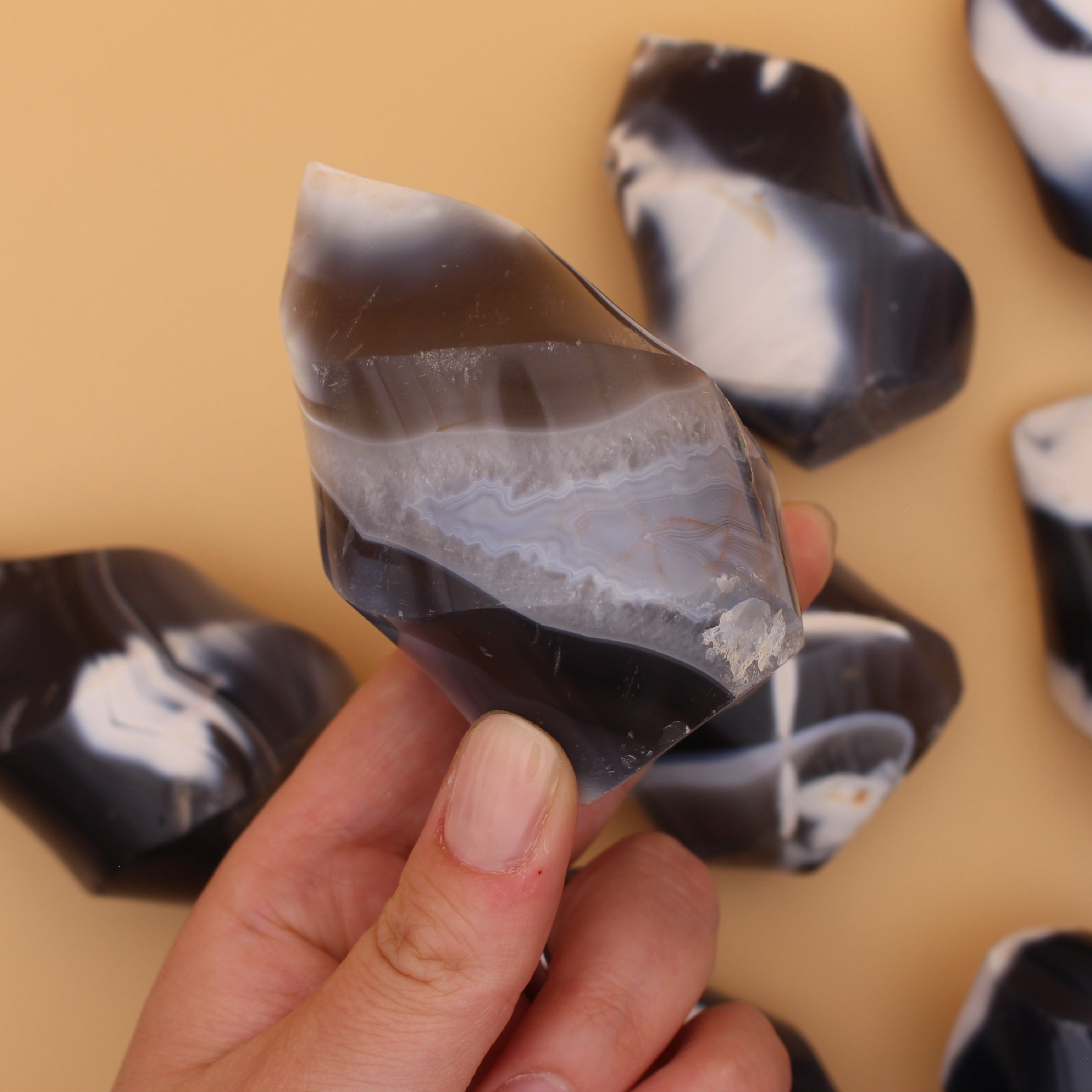 Torre di Fluorite – Pietra del Potere per Chiarezza e Armonia