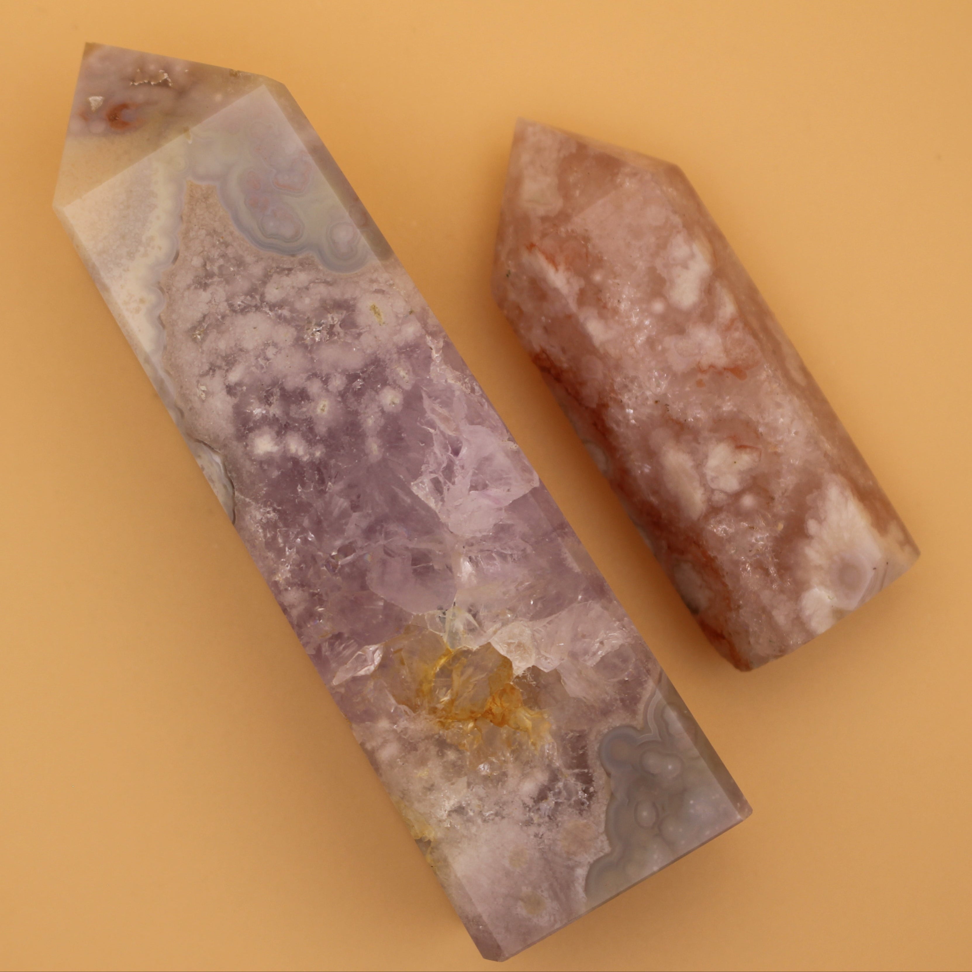 Sfera di Fluorite Anguria – Armonia, Chiarezza ed Equilibrio Energetico