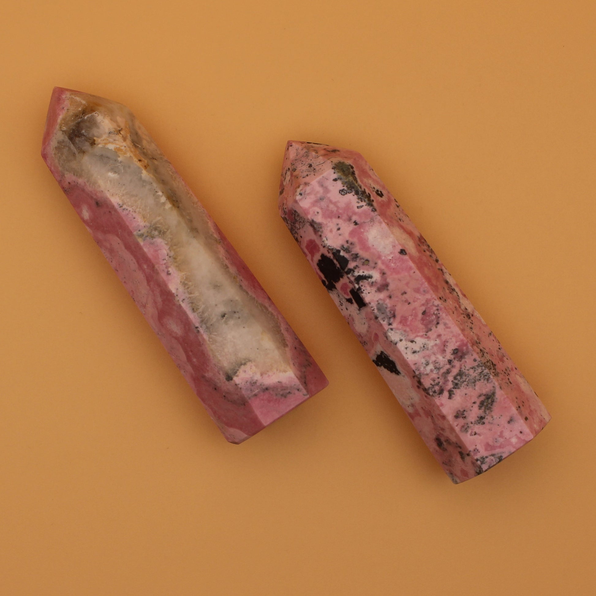 Pink Rhodonit Turm – Stein der Vergebung & emotionalen Heilung