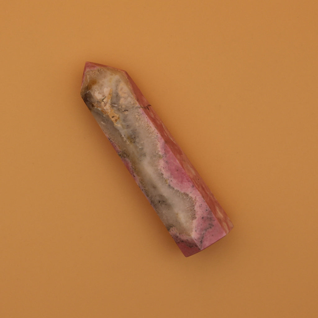 Torre di Rodonite Rosa – Pietra del Perdono e della Guarigione Emotiva