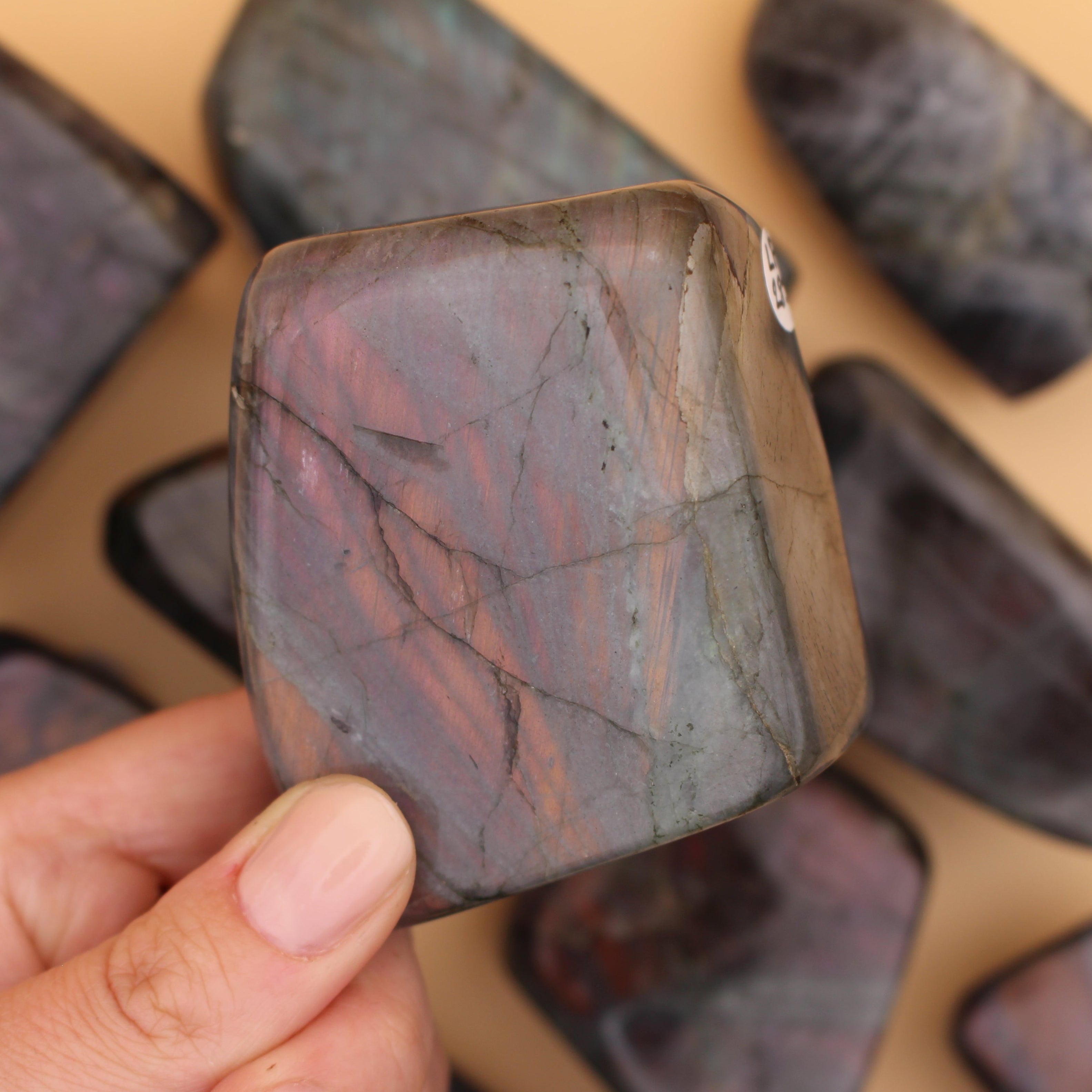 Labradorite Freeform – Pietra protettiva scintillante per intuizione e trasformazione
