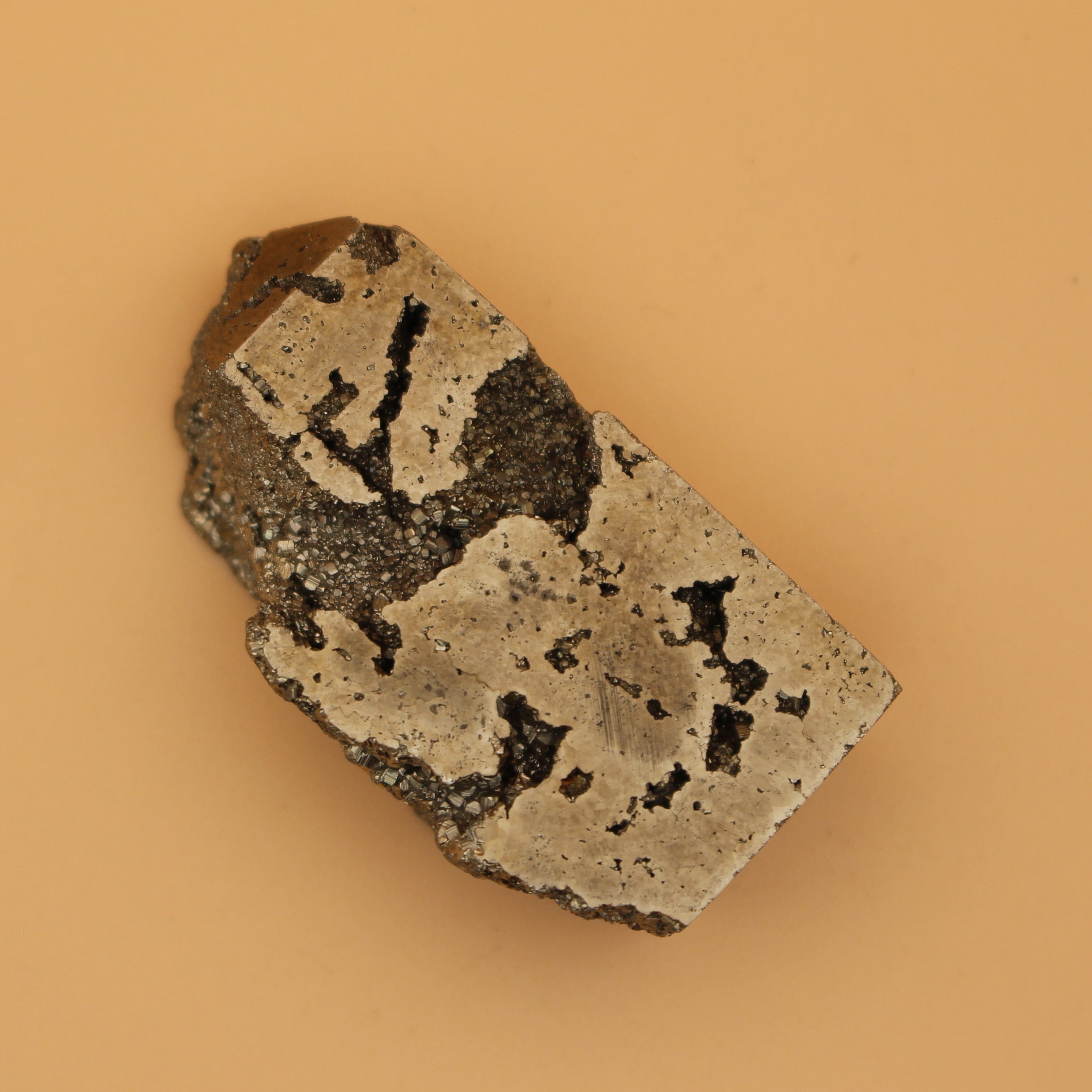 Sfera di Fluorite Anguria – Armonia, Chiarezza ed Equilibrio Energetico