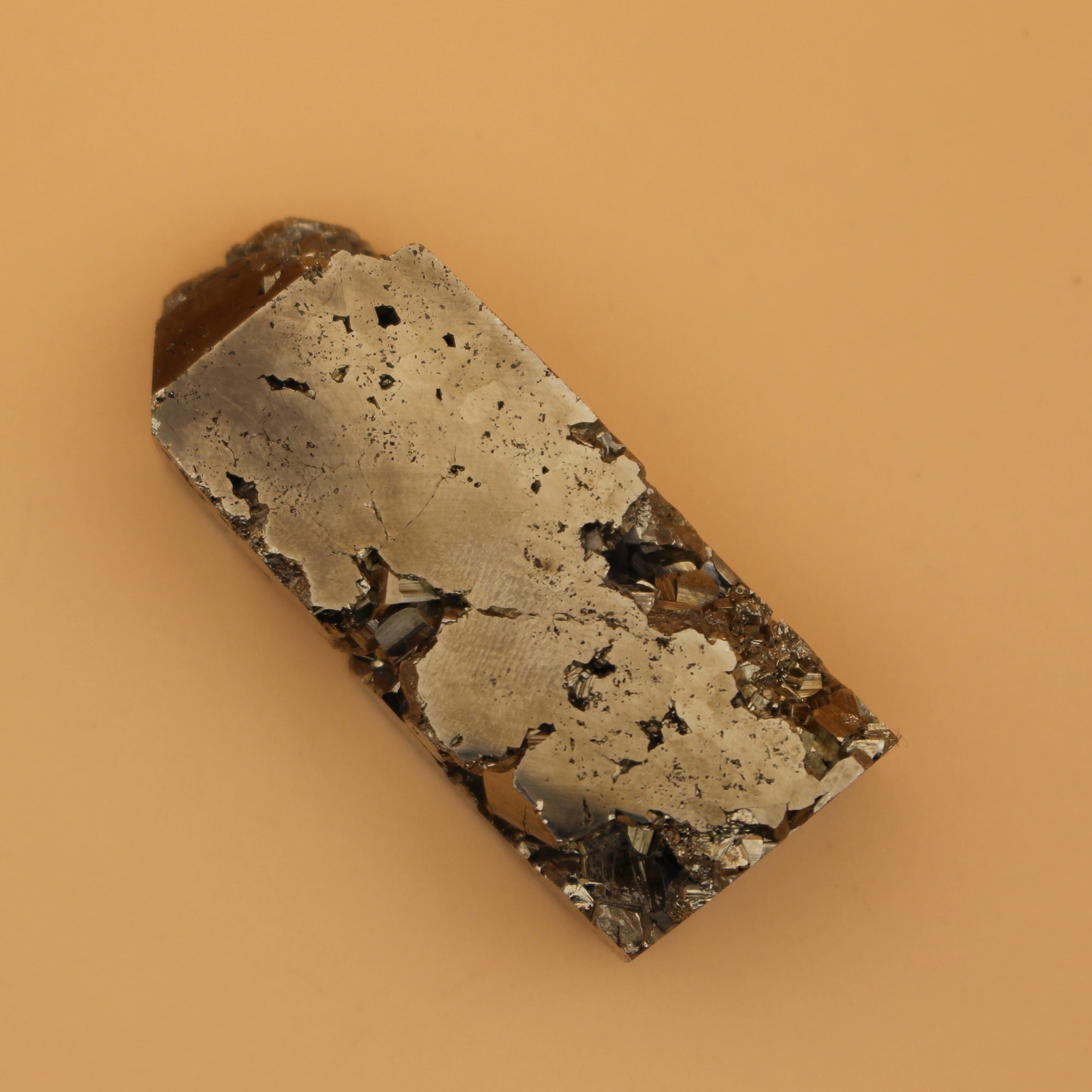 Sfera di Fluorite Anguria – Armonia, Chiarezza ed Equilibrio Energetico