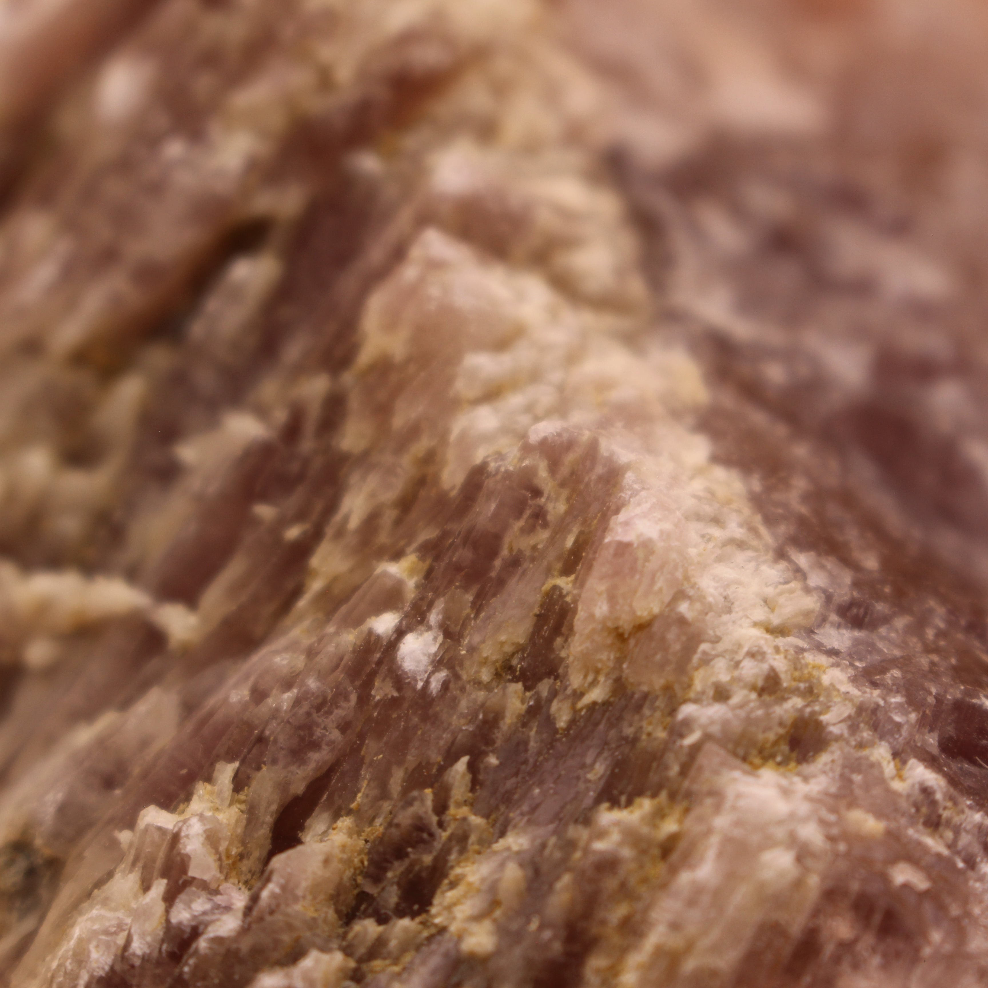 Torre di Fluorite – Pietra del Potere per Chiarezza e Armonia
