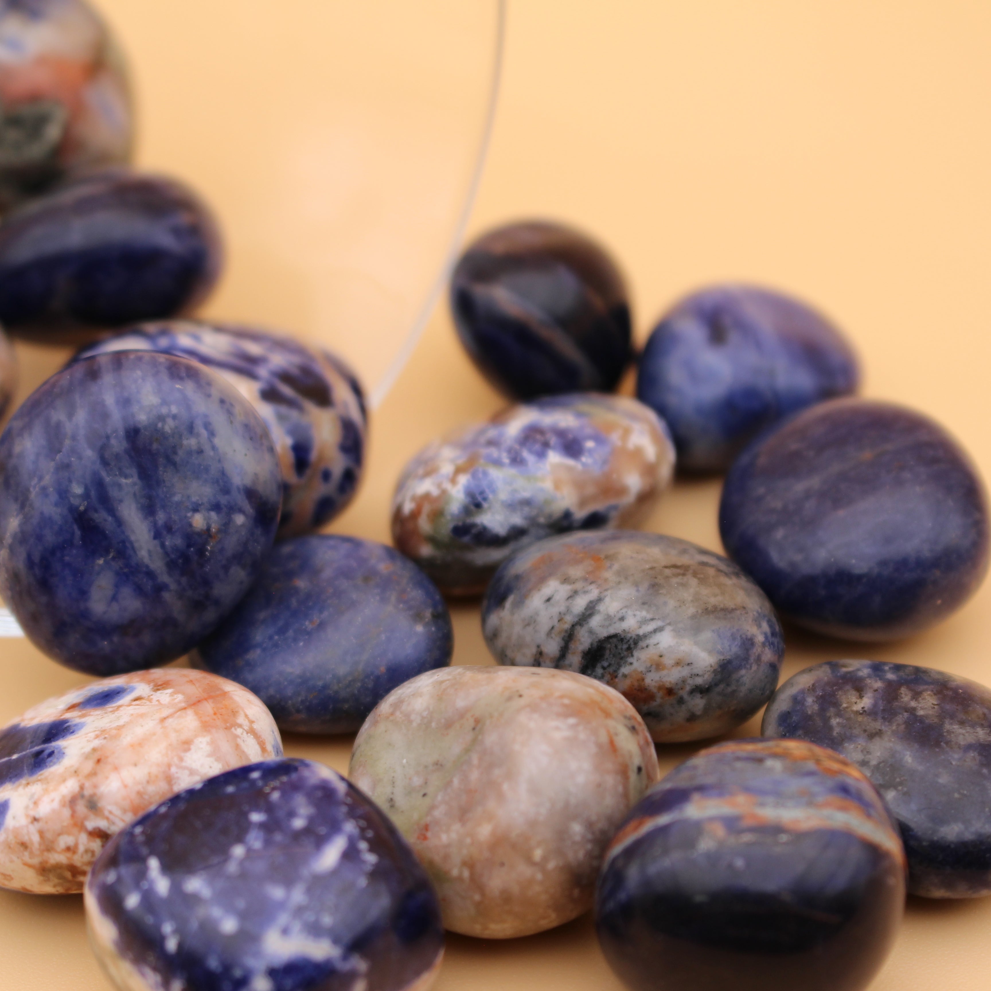 Pietra grezza di sodalite – pietra di chiarezza e intuizione