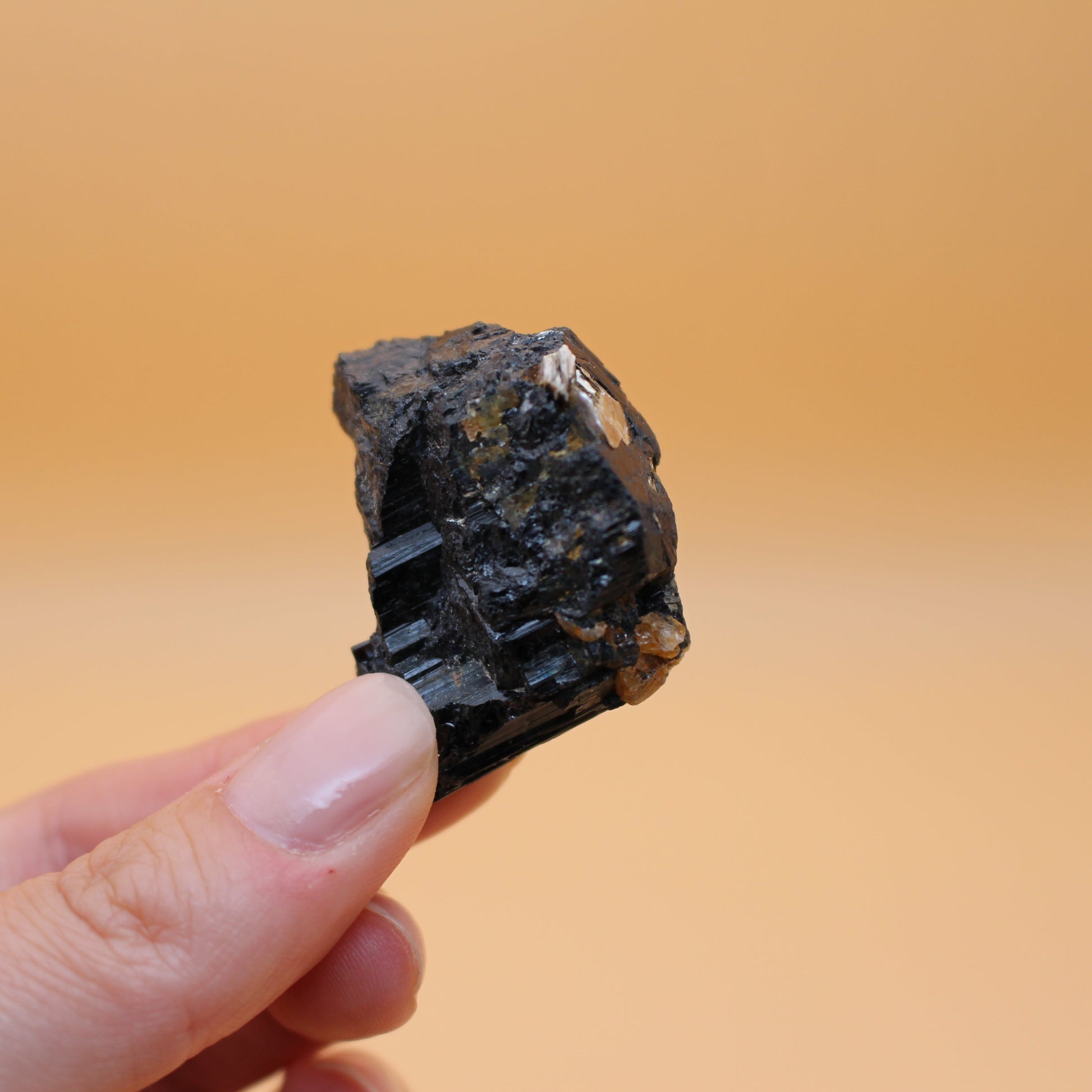 Turmalin Mineralstück – Streben nach Harmonie und Klarheit im Leben