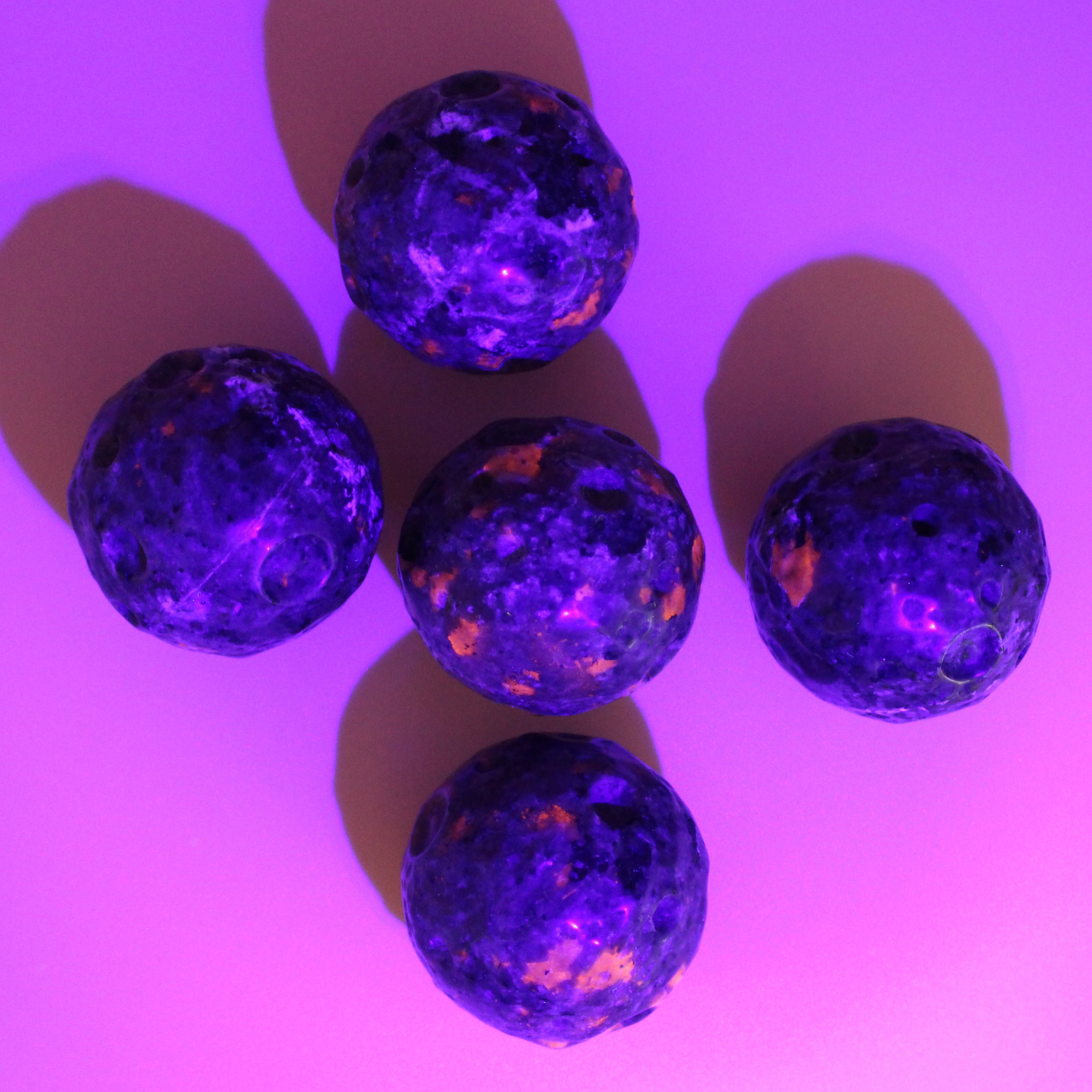 Yooperlite Moon – Fluorescent companion for clarity &amp; expression